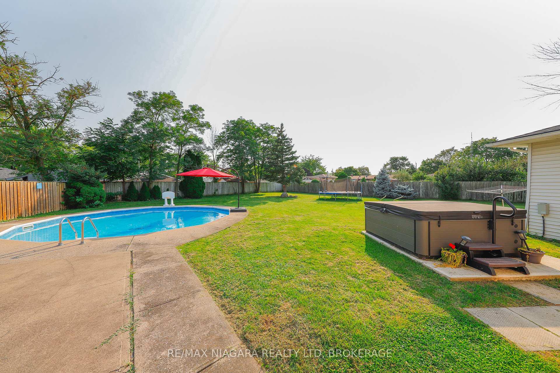 Photo 73 of 18 Roxborough Court, St. Catharines, Carlton/Bunting — HOMEH
