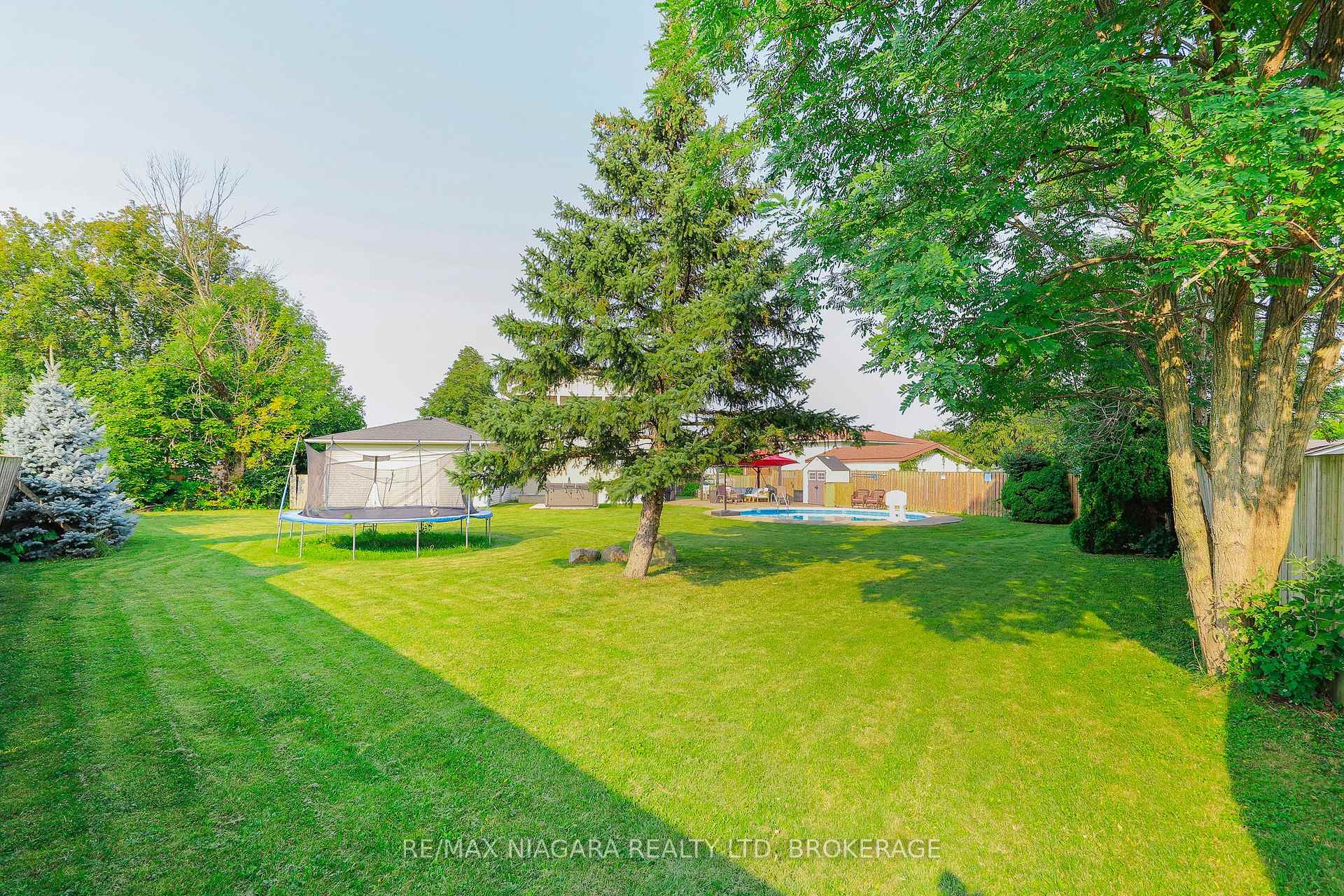 Photo 79 of 18 Roxborough Court, St. Catharines, Carlton/Bunting — HOMEH