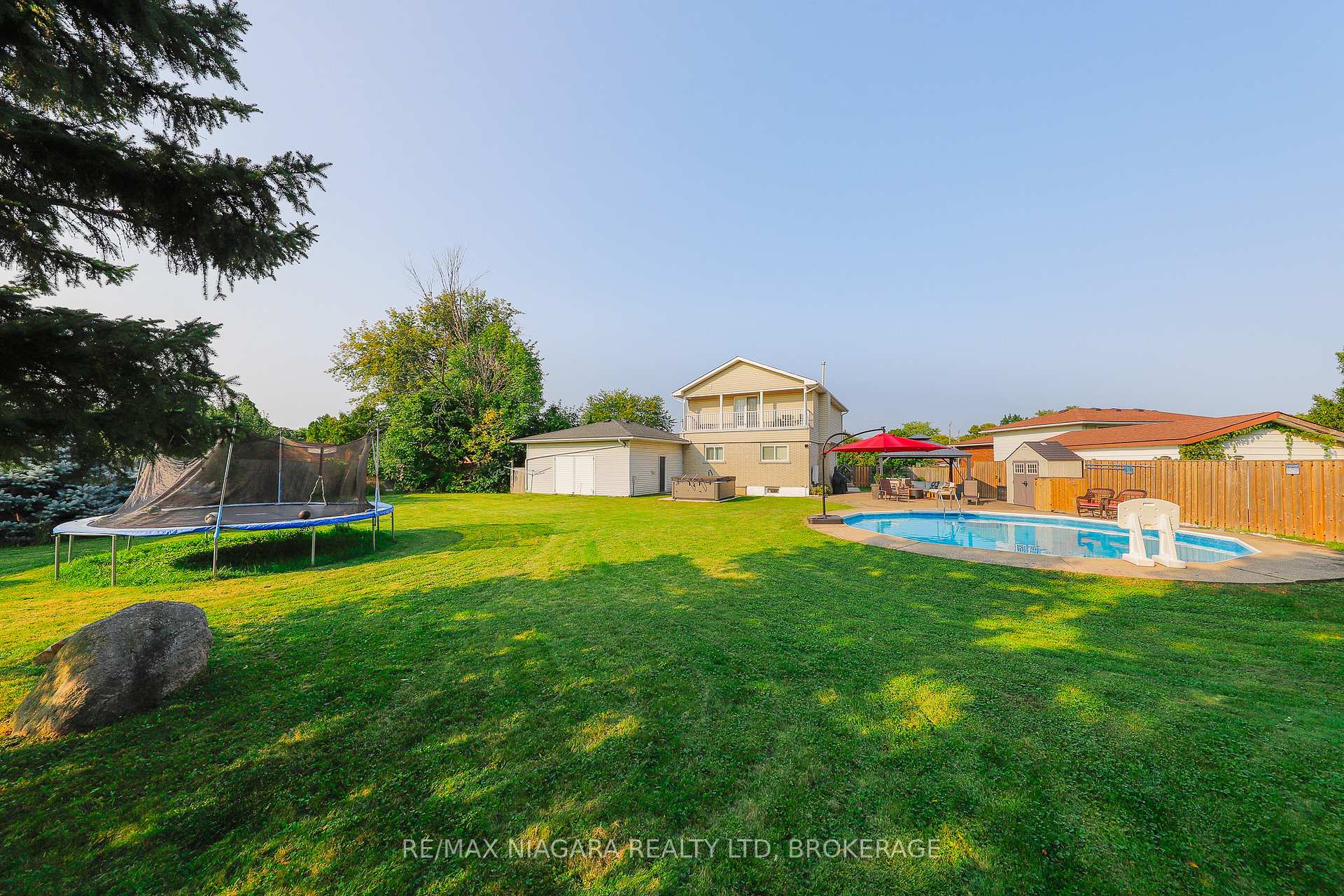 Photo 82 of 18 Roxborough Court, St. Catharines, Carlton/Bunting — HOMEH
