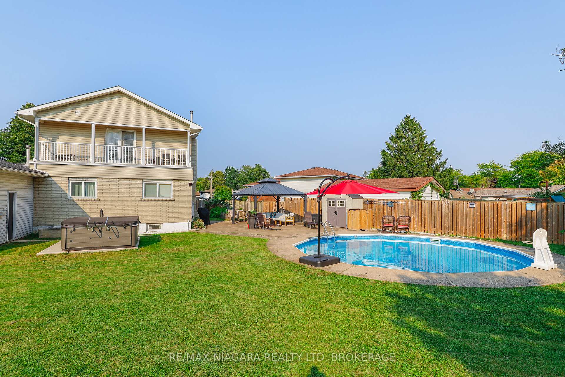 Photo 83 of 18 Roxborough Court, St. Catharines, Carlton/Bunting — HOMEH