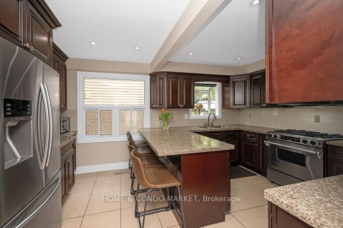 Photo 4 of 74 Rosebud Avenue, Brampton, Downtown Brampton — HOMEH