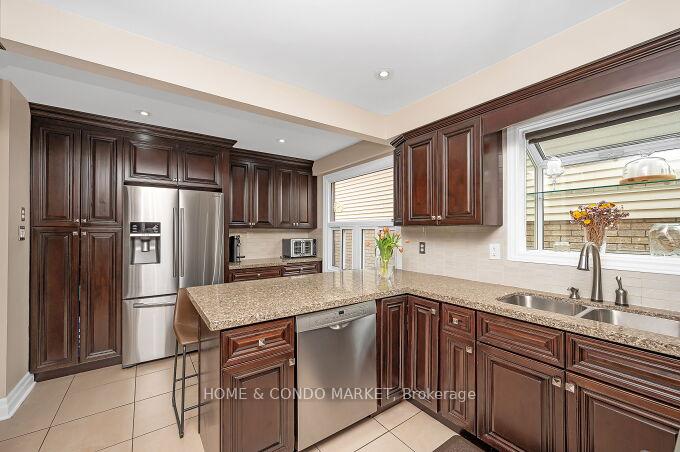 Photo 8 of 74 Rosebud Avenue, Brampton, Downtown Brampton — HOMEH