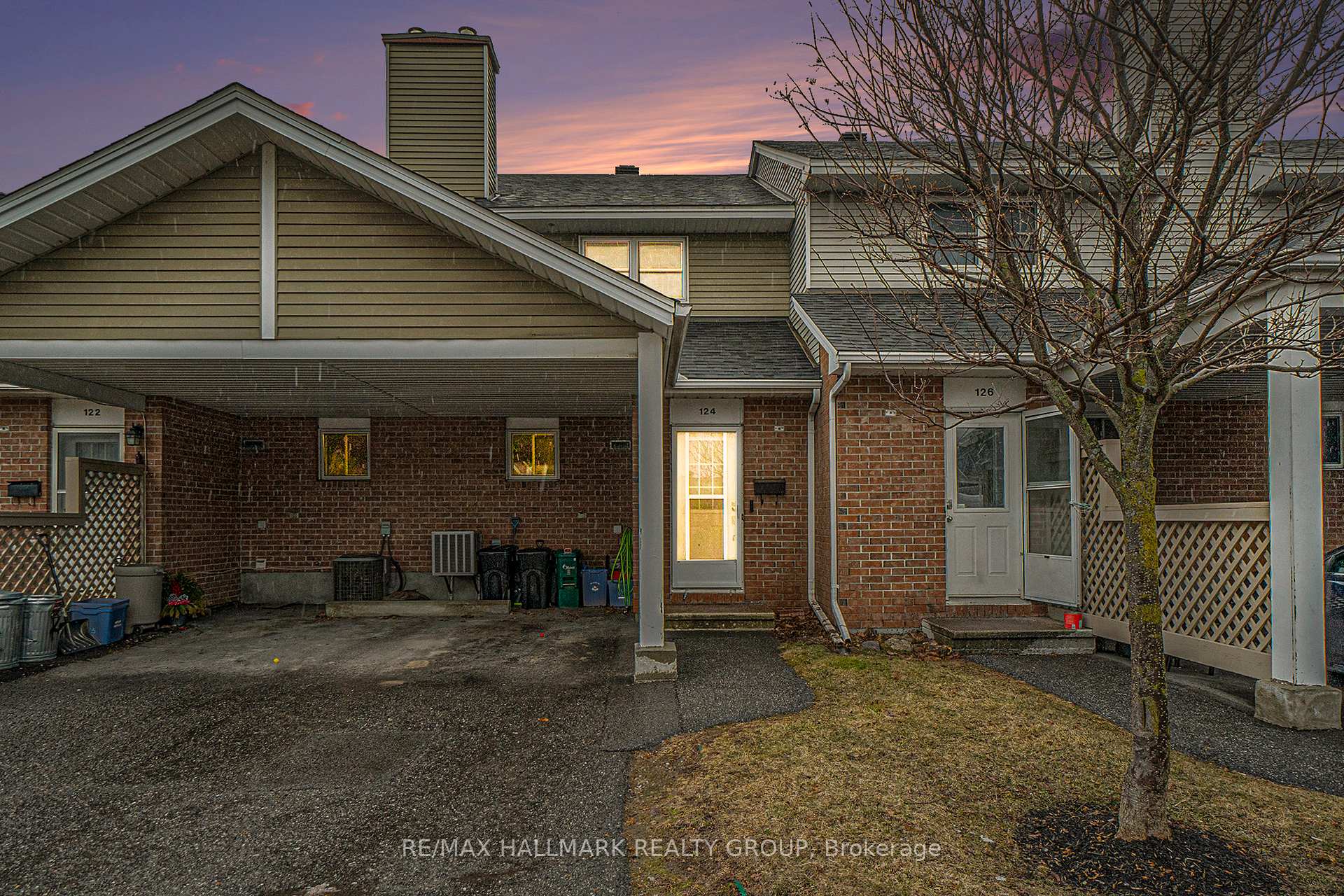 Photo 2 of 124 Bentbrook Crescent, Ottawa, Barrhaven - Heritage Park — HOMEH