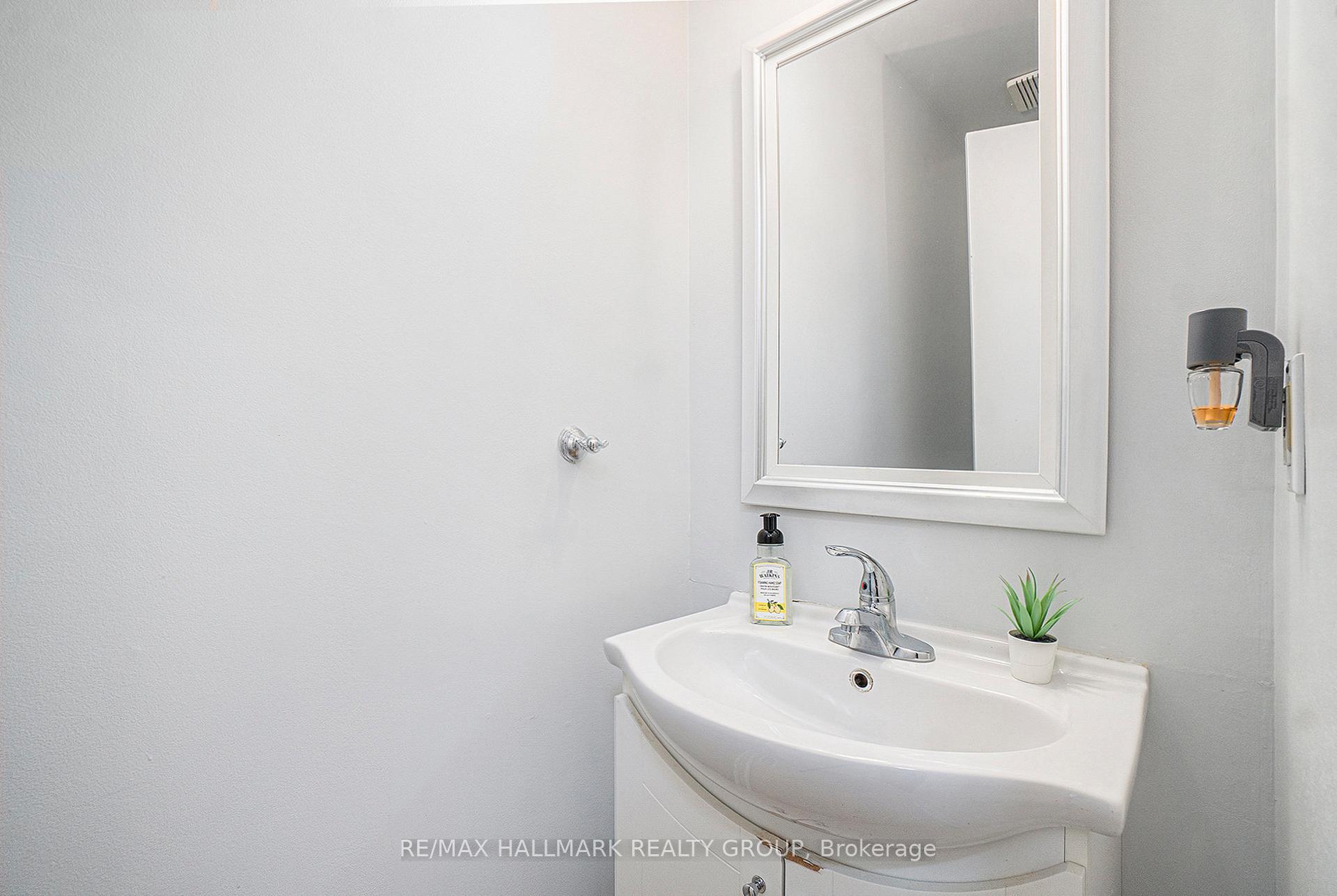 Photo 4 of 124 Bentbrook Crescent, Ottawa, Barrhaven - Heritage Park — HOMEH