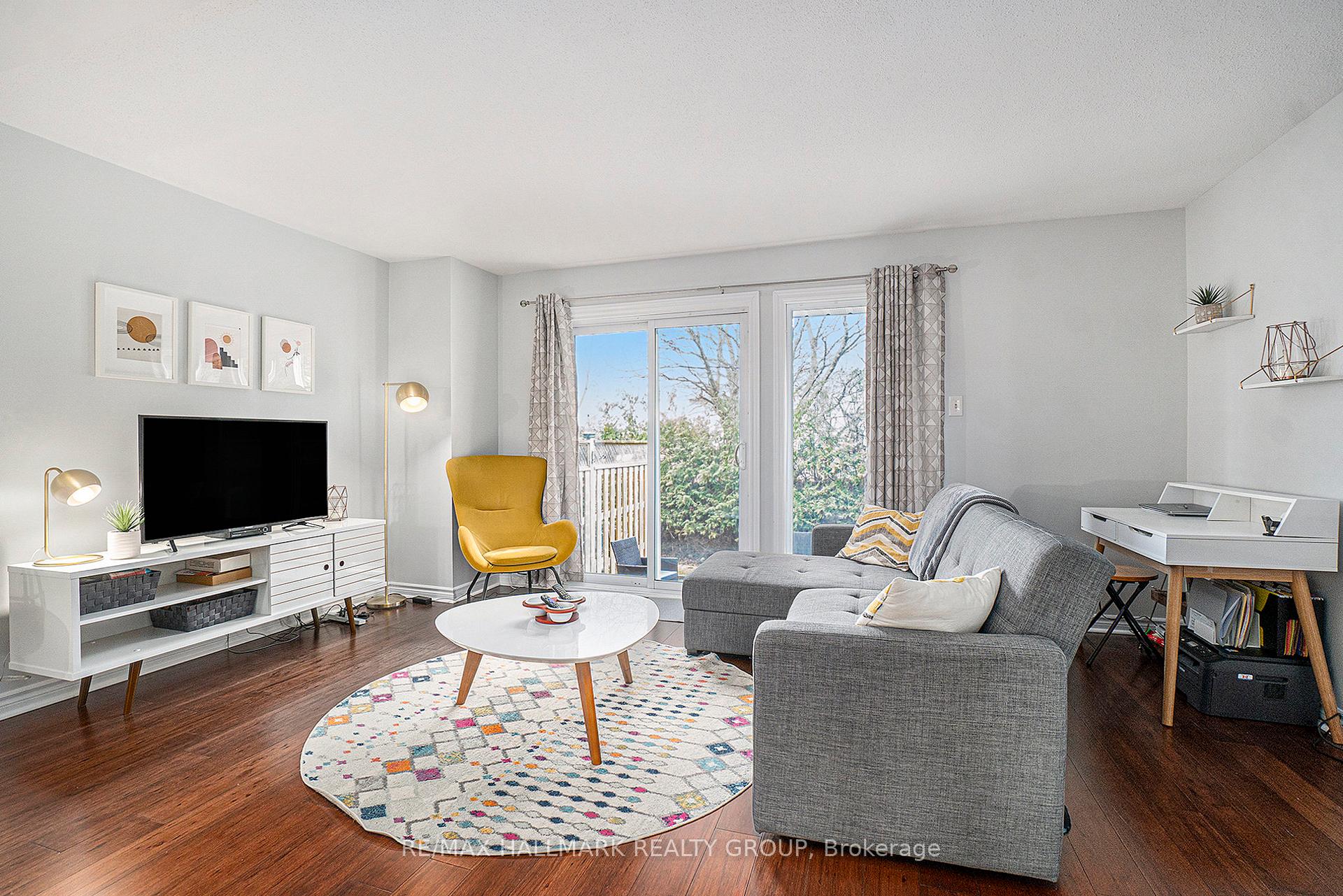 Photo 5 of 124 Bentbrook Crescent, Ottawa, Barrhaven - Heritage Park — HOMEH