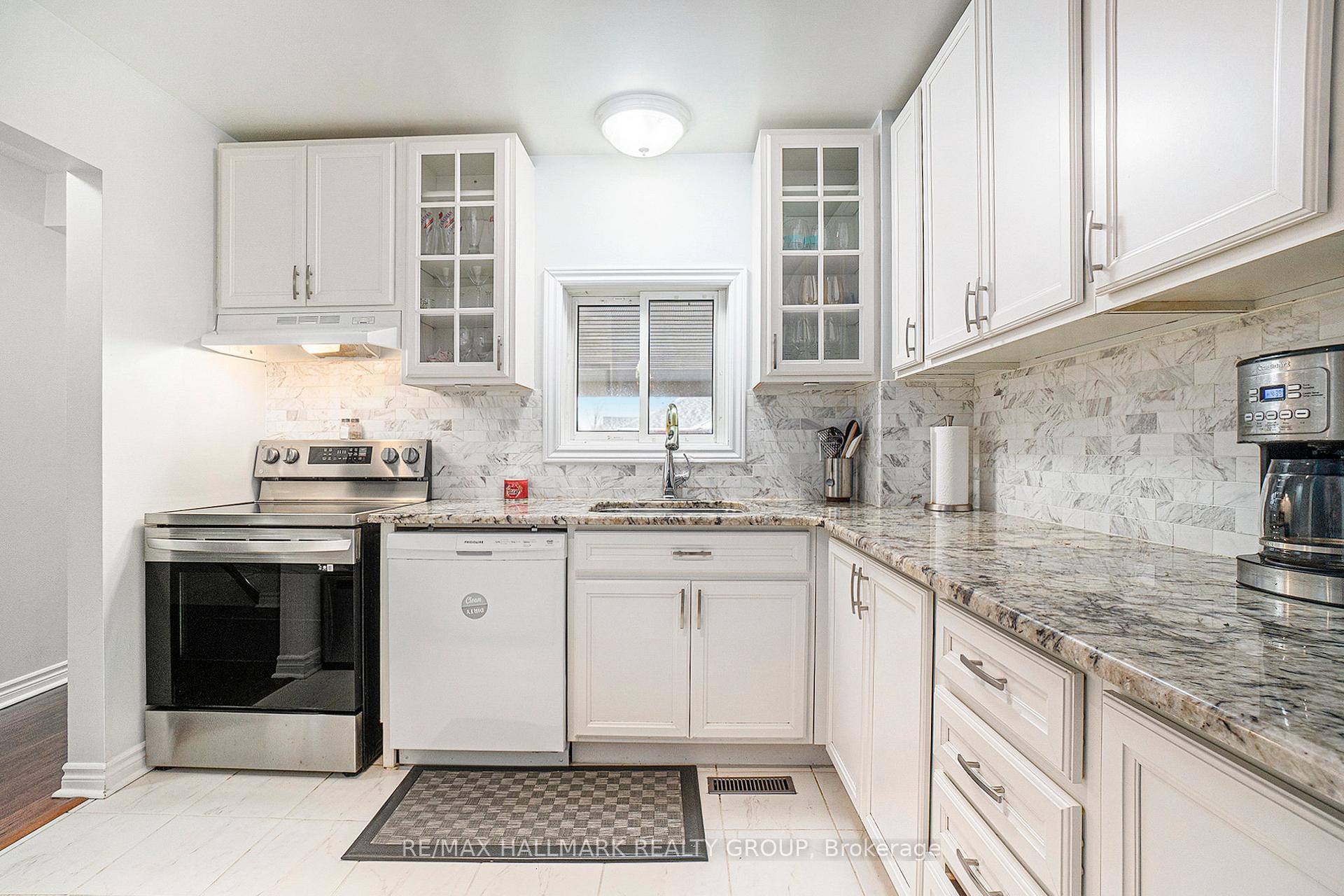 Photo 14 of 124 Bentbrook Crescent, Ottawa, Barrhaven - Heritage Park — HOMEH