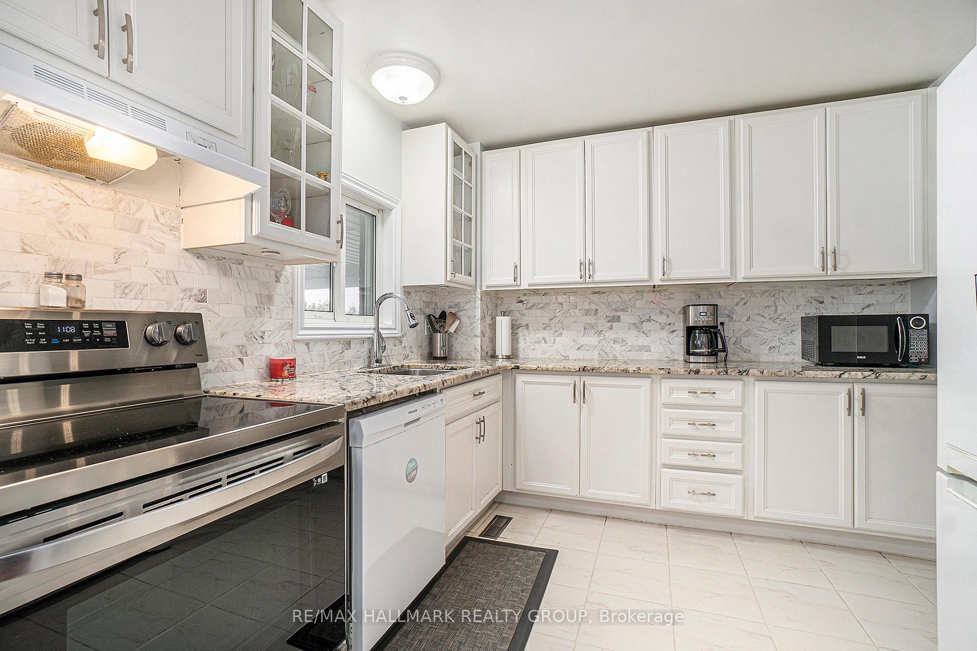 Photo 15 of 124 Bentbrook Crescent, Ottawa, Barrhaven - Heritage Park — HOMEH