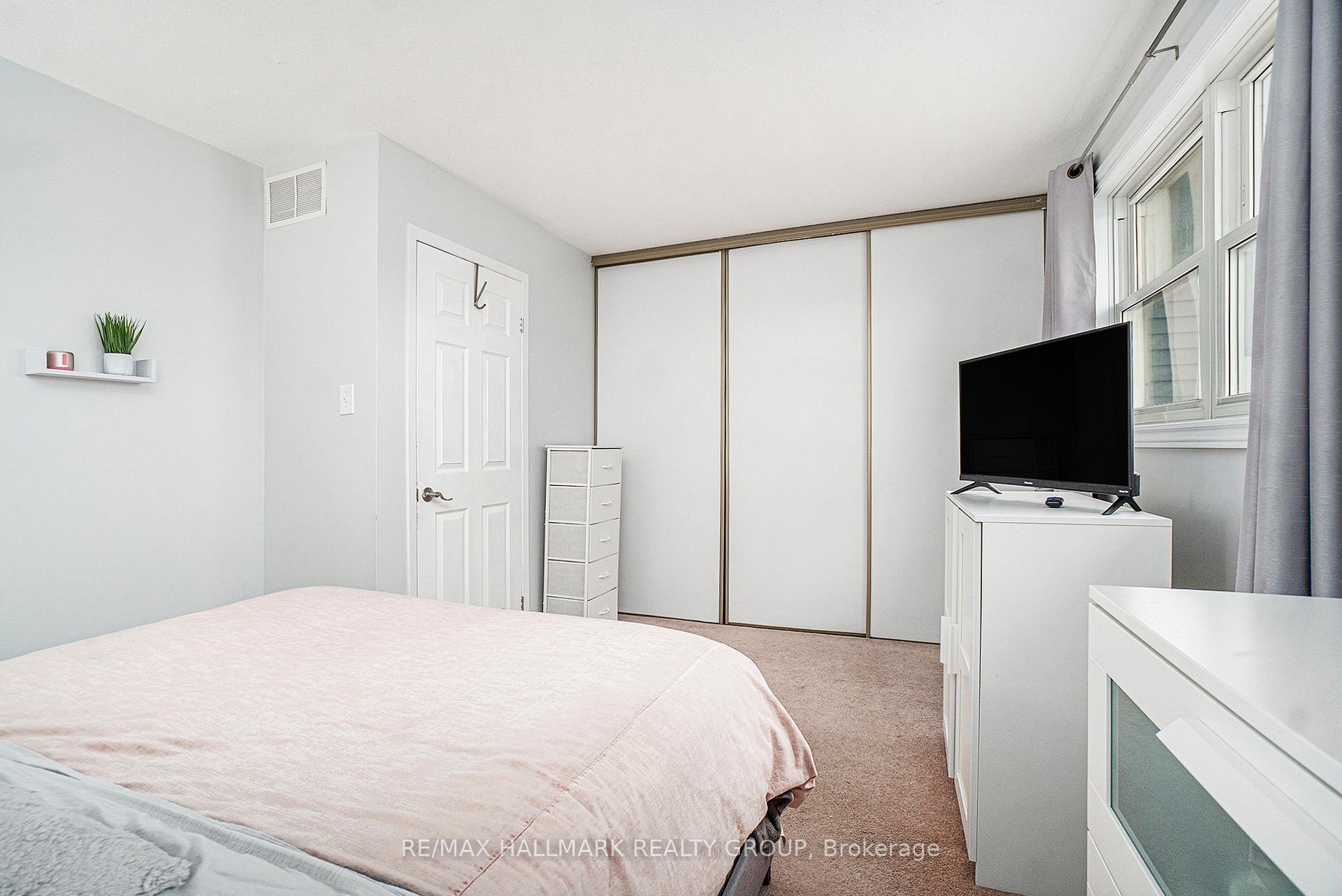 Photo 19 of 124 Bentbrook Crescent, Ottawa, Barrhaven - Heritage Park — HOMEH