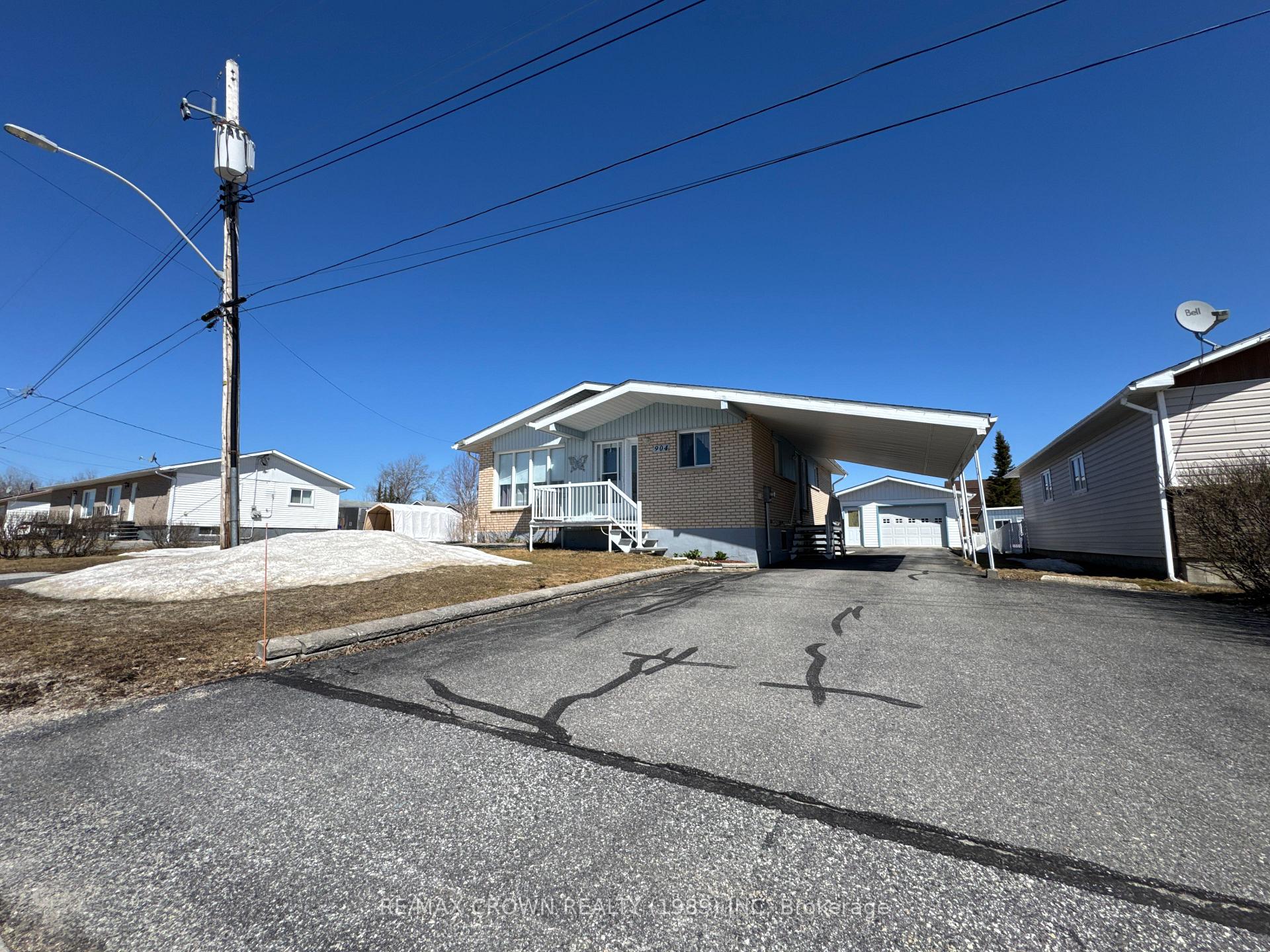 Photo 2 of 904 Cessna Street, Hearst — HOMEH