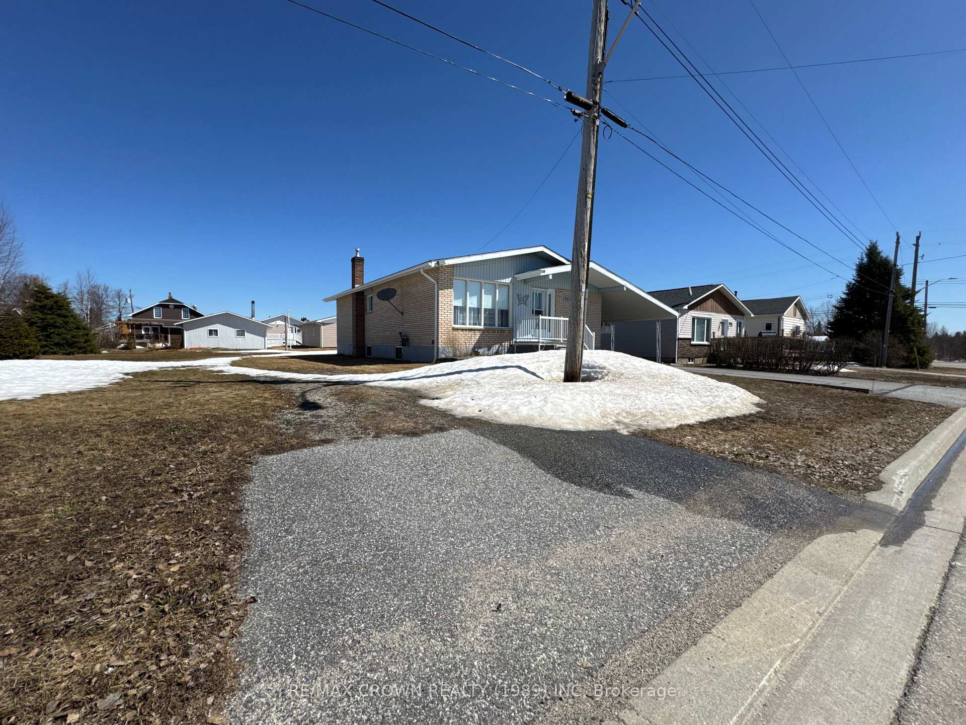 Photo 3 of 904 Cessna Street, Hearst — HOMEH