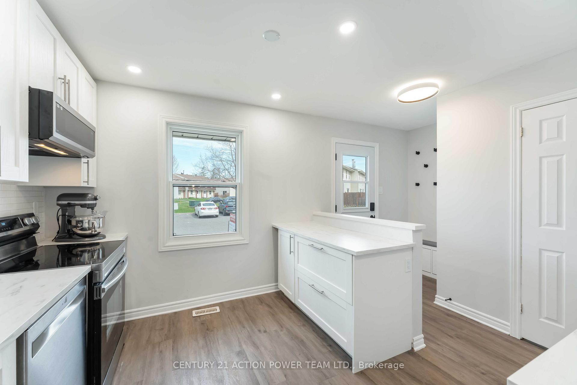 Photo 7 of Unit 6, 110 Glen Park Drive, Ottawa, Blackburn Hamlet (South) — HOMEH