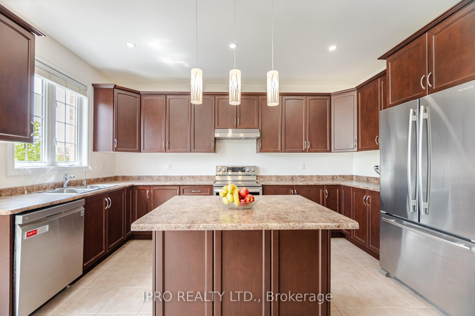Photo 3 of 175 Bellchase Trail, Brampton, Bram East — HOMEH
