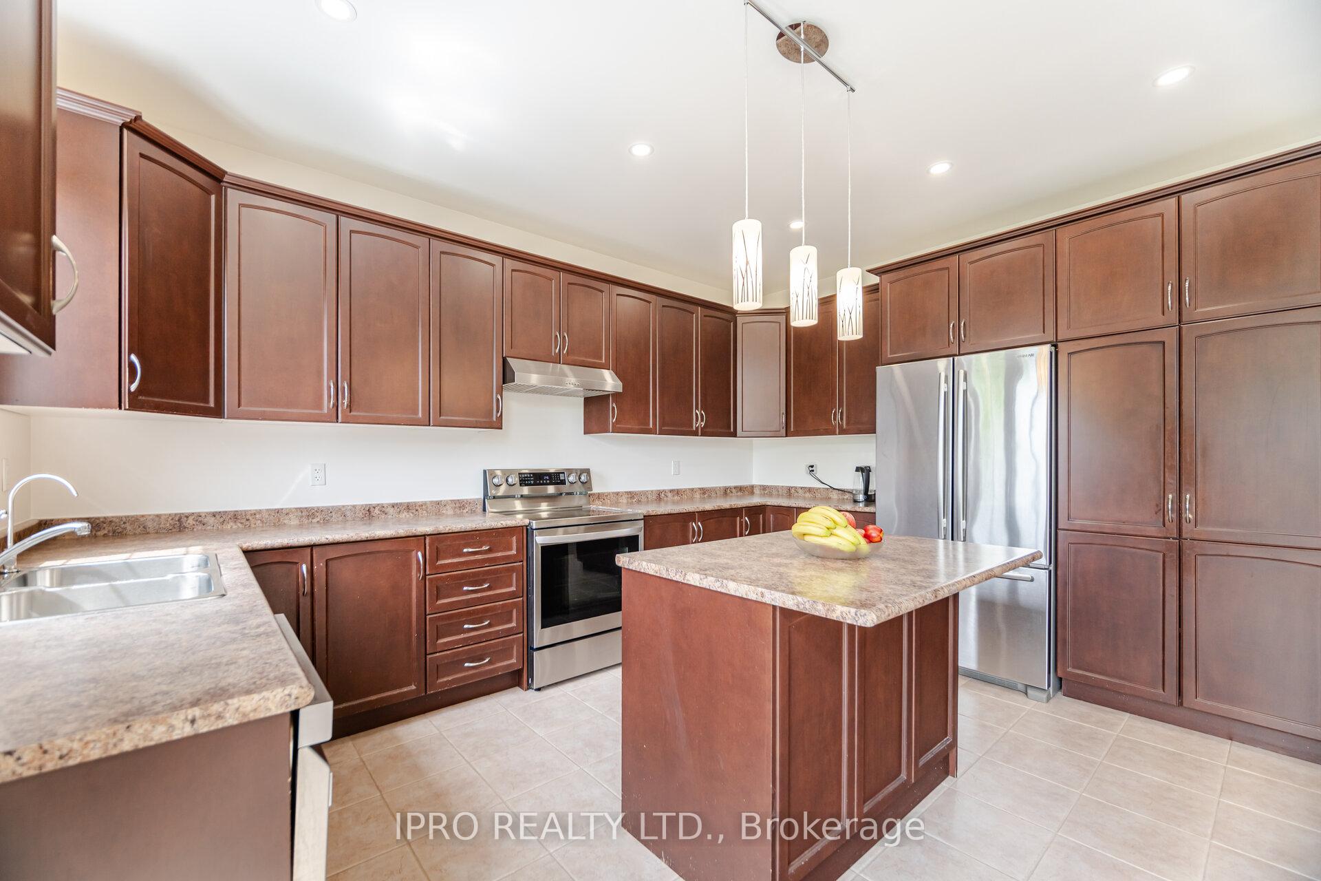 Photo 9 of 175 Bellchase Trail, Brampton, Bram East — HOMEH