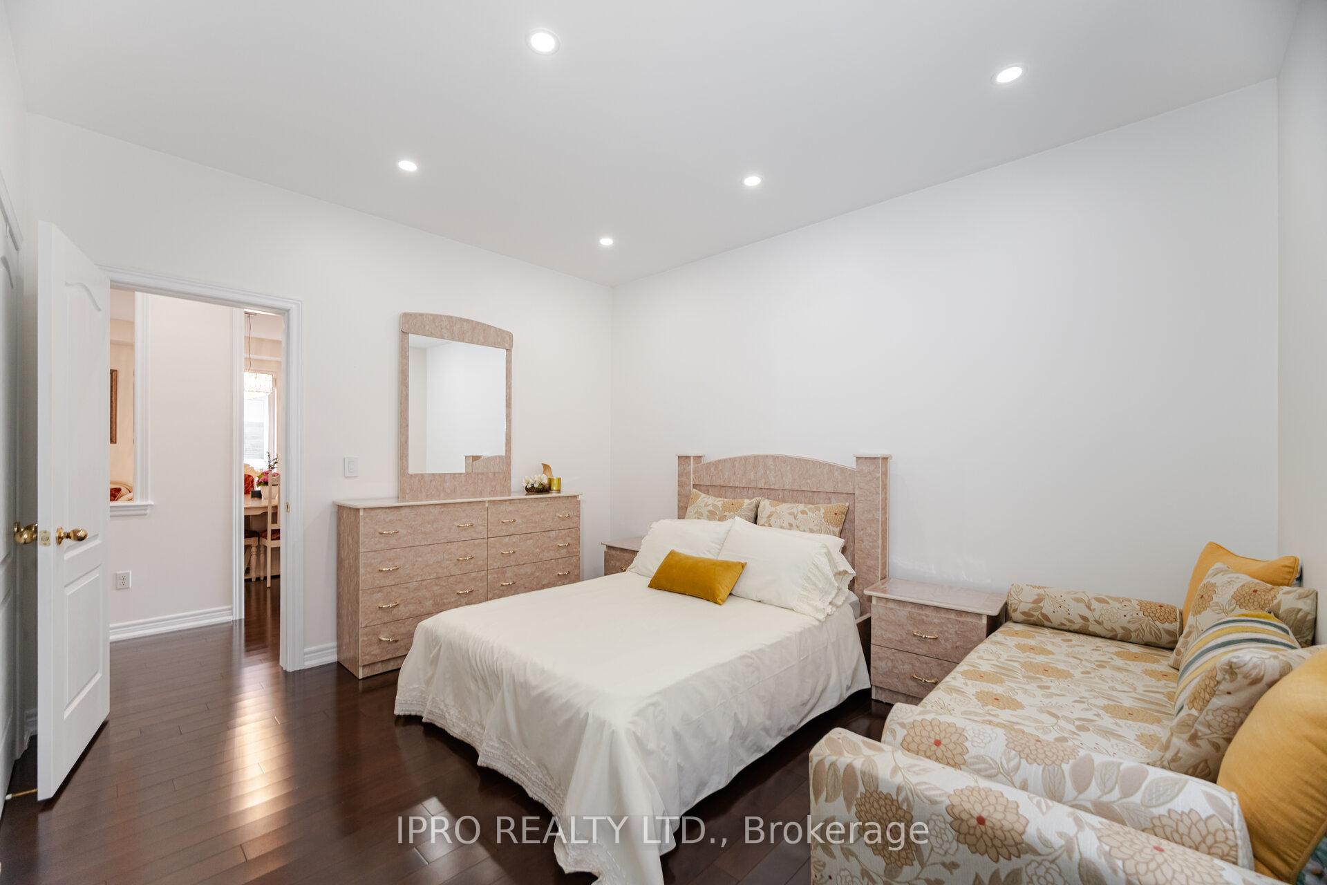 Photo 23 of 175 Bellchase Trail, Brampton, Bram East — HOMEH