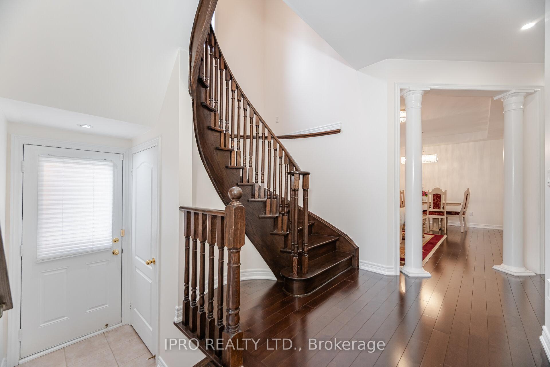 Photo 5 of 175 Bellchase Trail, Brampton, Bram East — HOMEH