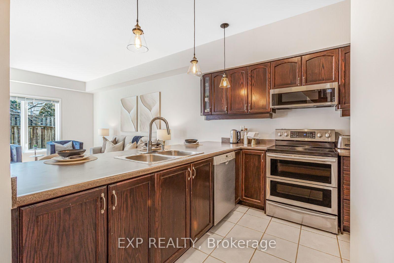 Photo 5 of Unit 10, 81 Valridge Drive, Hamilton, Ancaster — HOMEH