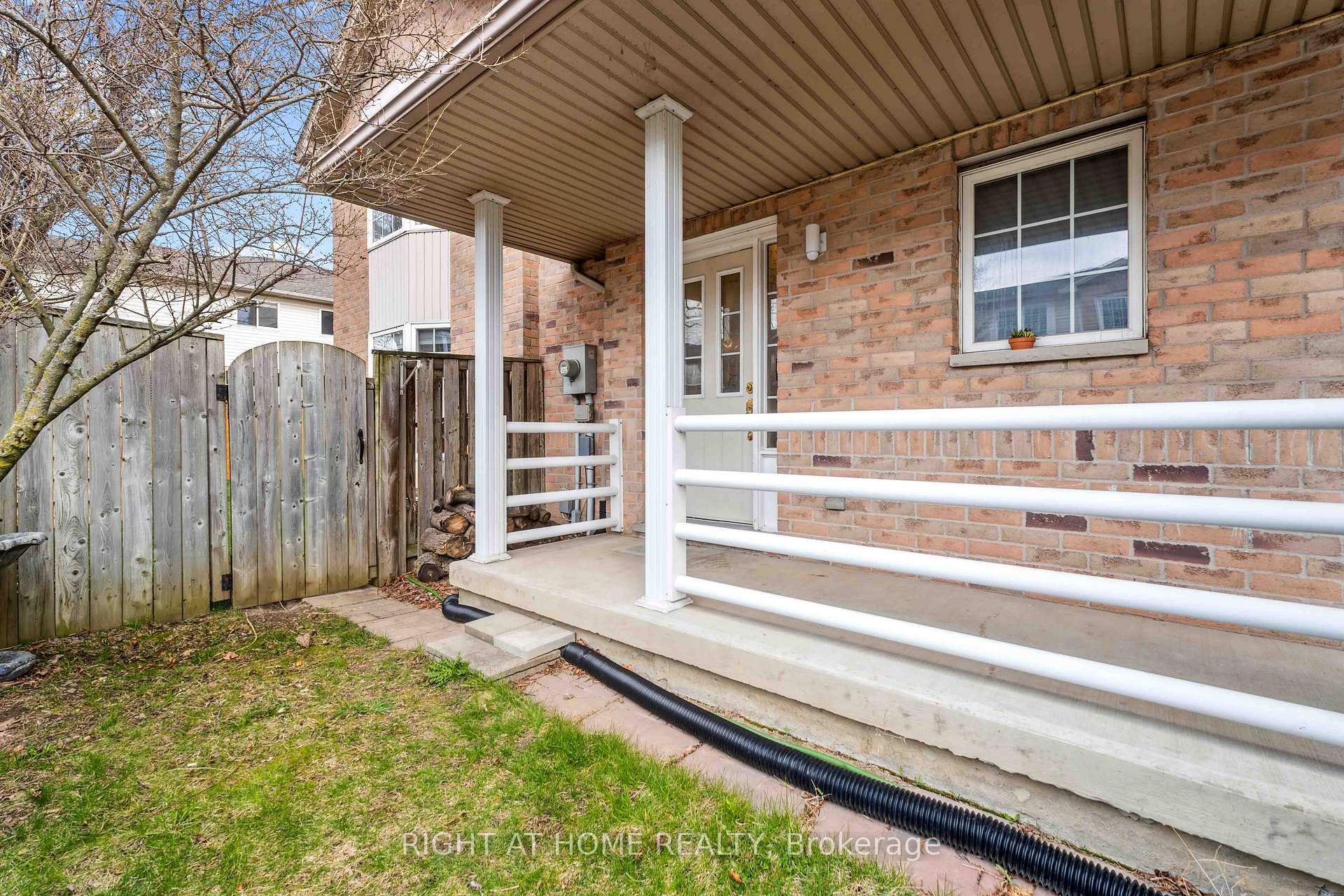 Photo 5 of 487 Green Road, Hamilton, Lakeshore — HOMEH