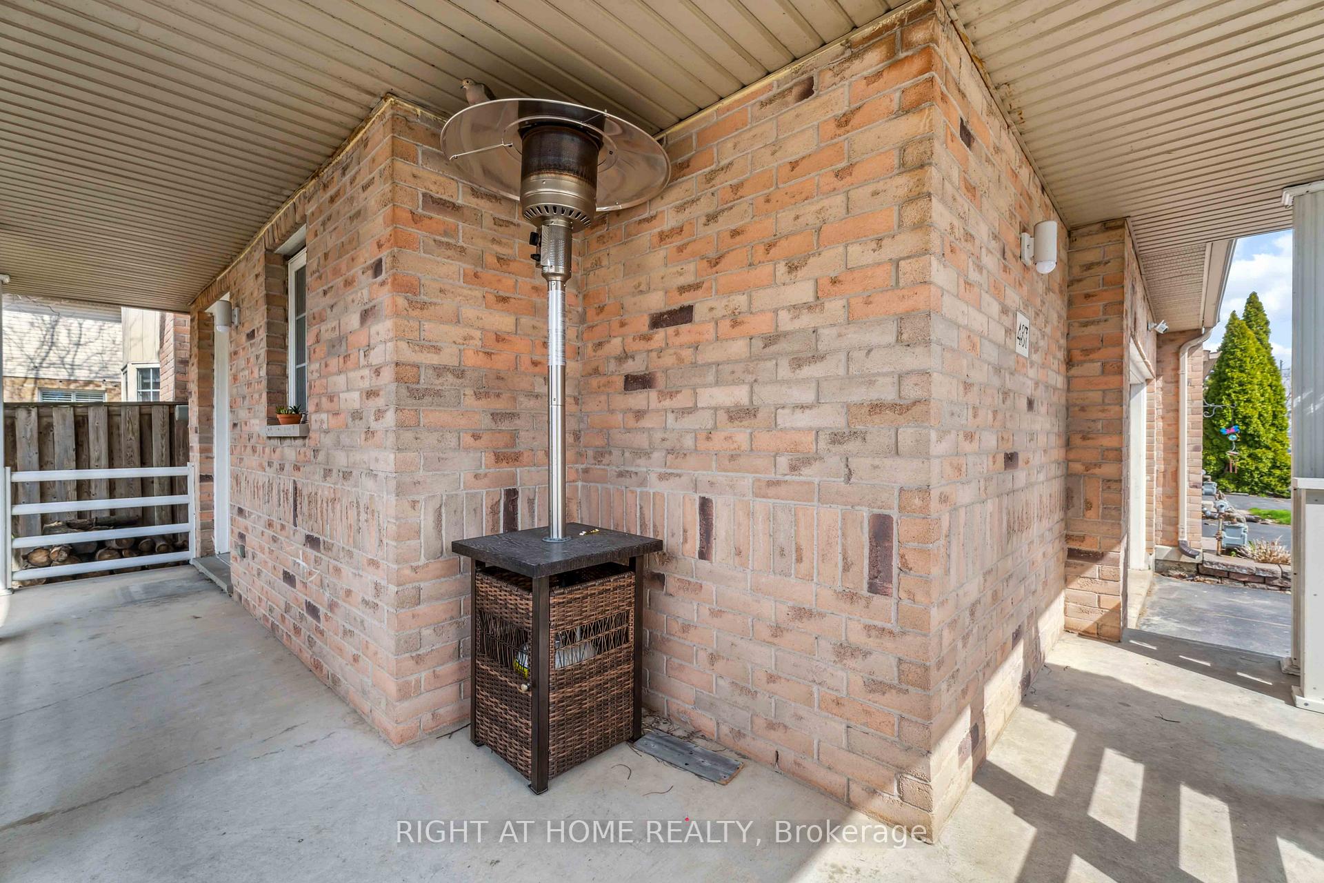 Photo 6 of 487 Green Road, Hamilton, Lakeshore — HOMEH