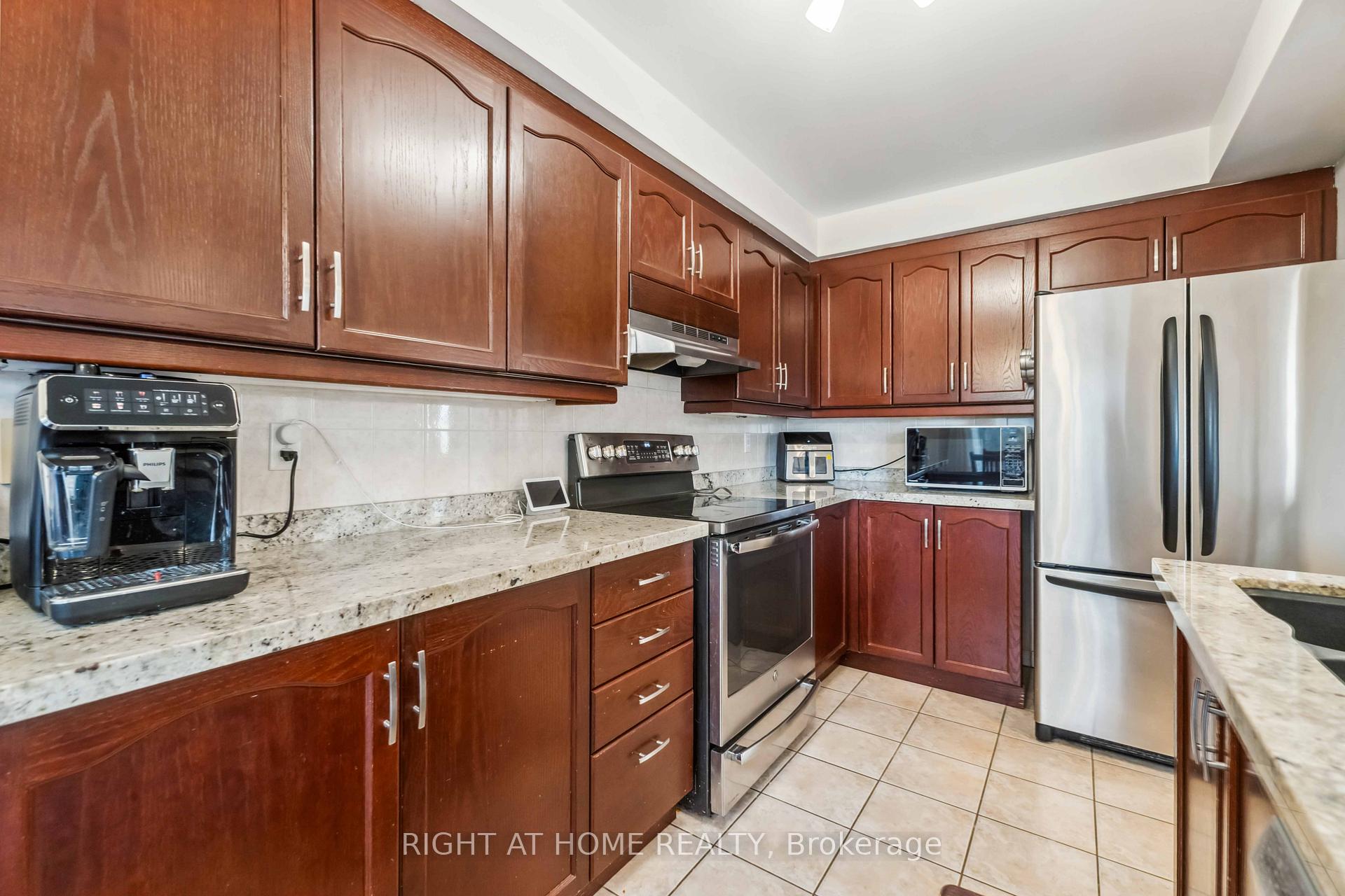 Photo 14 of 487 Green Road, Hamilton, Lakeshore — HOMEH