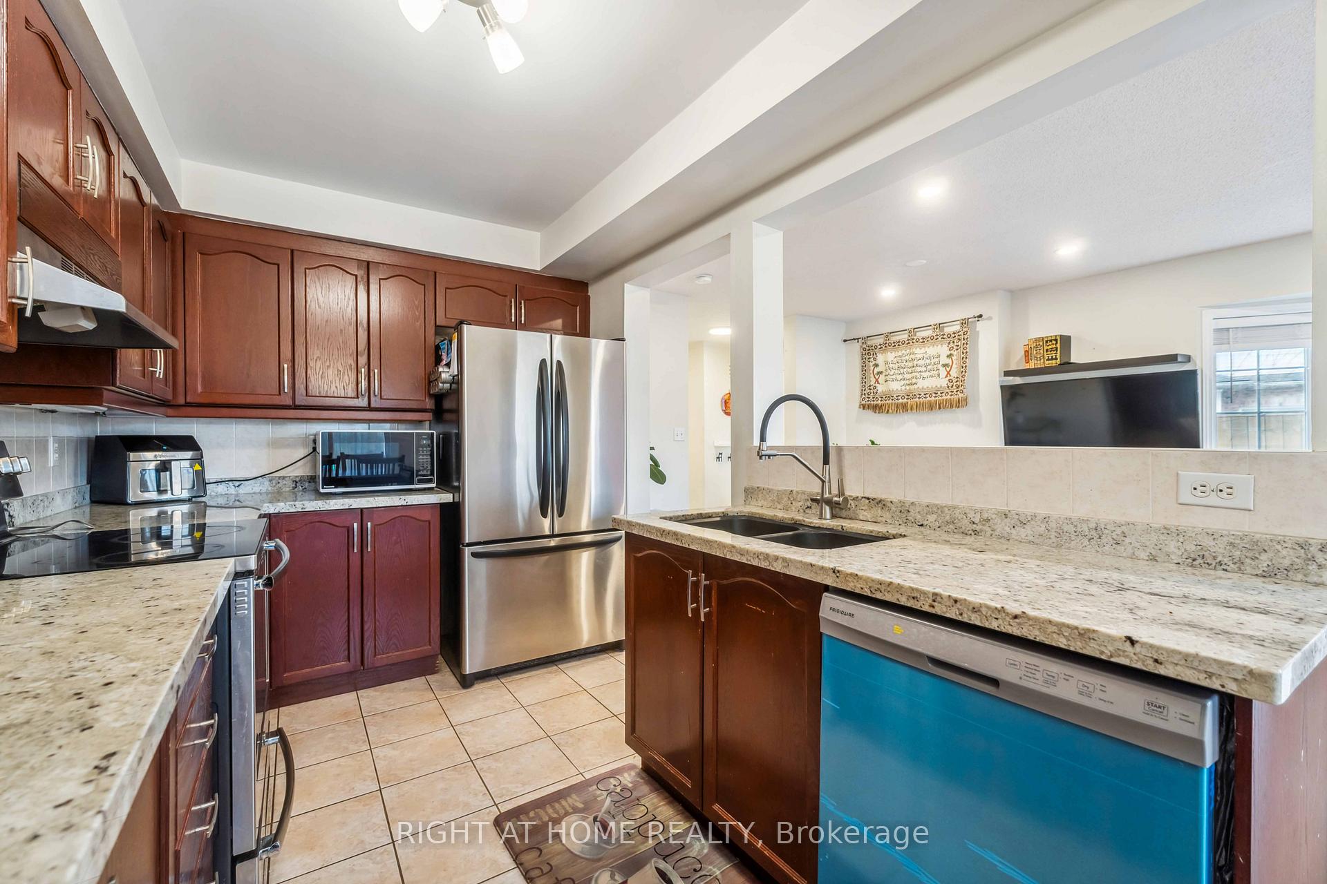 Photo 15 of 487 Green Road, Hamilton, Lakeshore — HOMEH