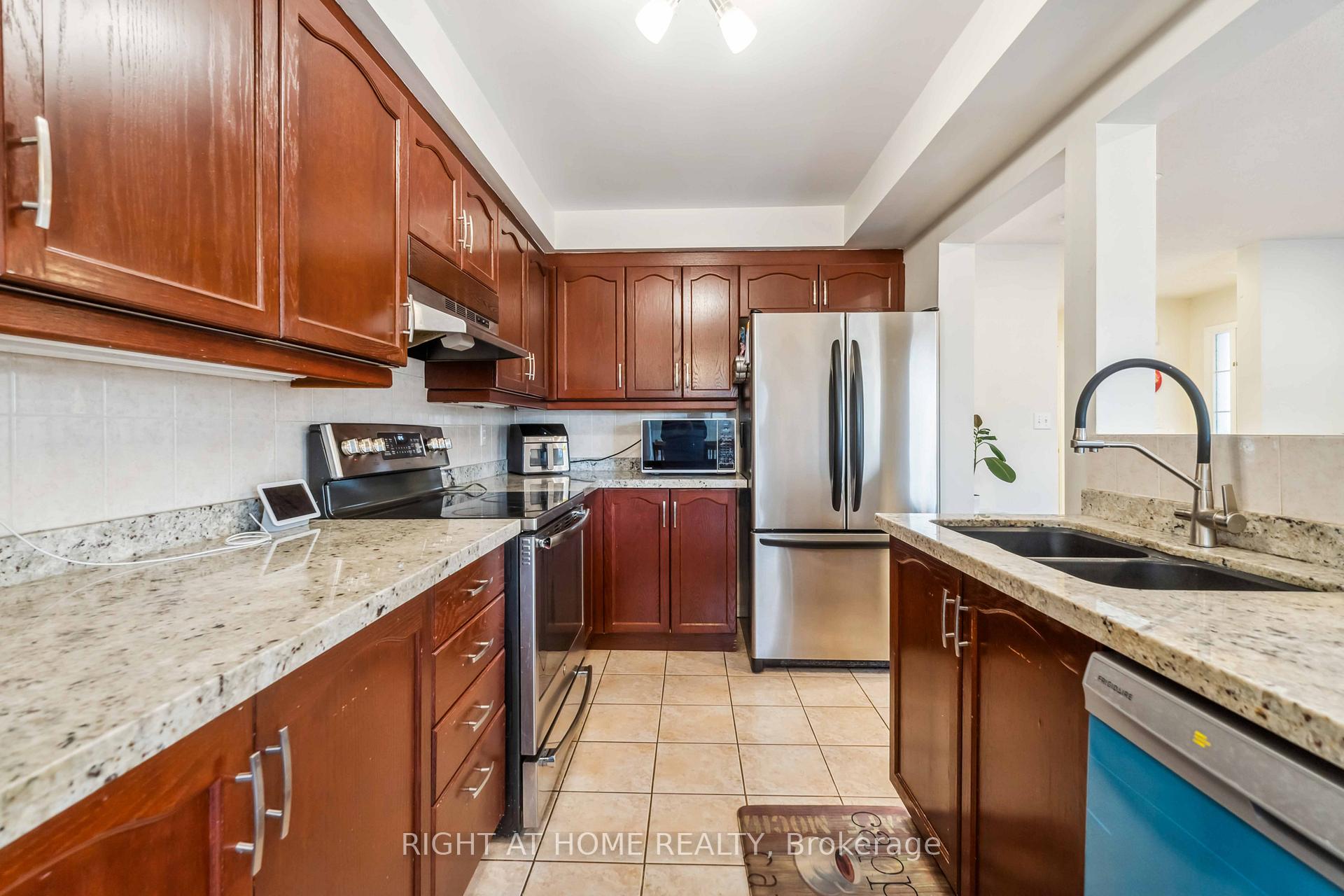 Photo 16 of 487 Green Road, Hamilton, Lakeshore — HOMEH