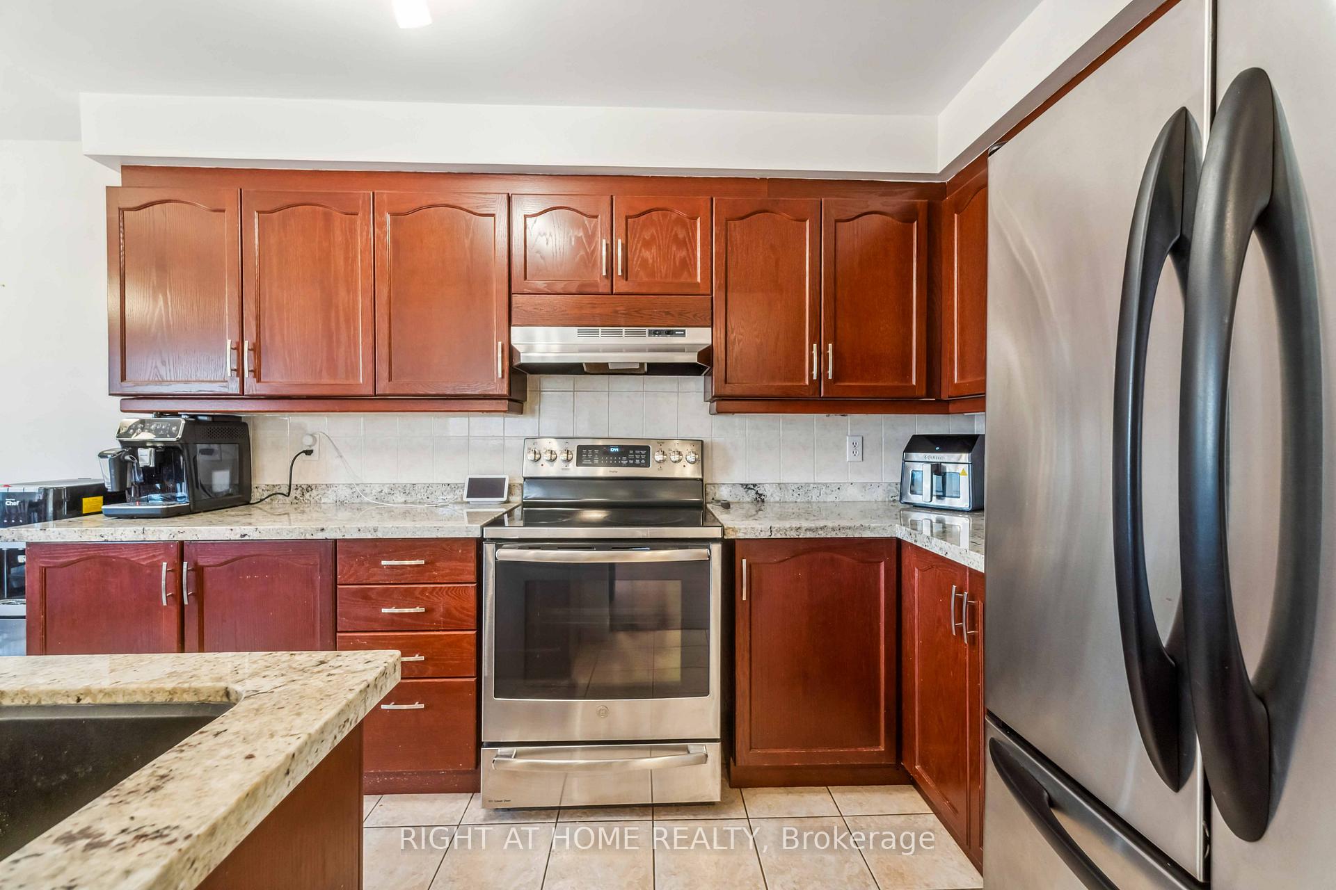 Photo 19 of 487 Green Road, Hamilton, Lakeshore — HOMEH
