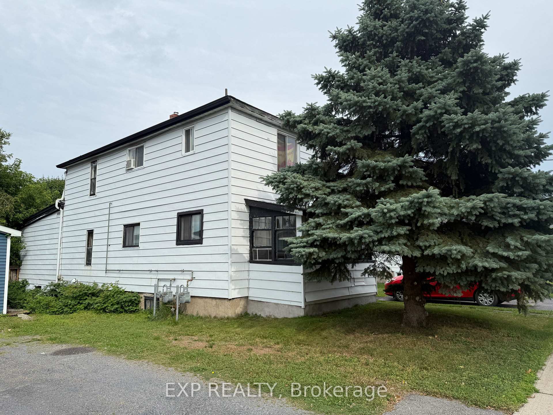 Photo 3 of 145 Lefebvre Avenue, Cornwall — HOMEH