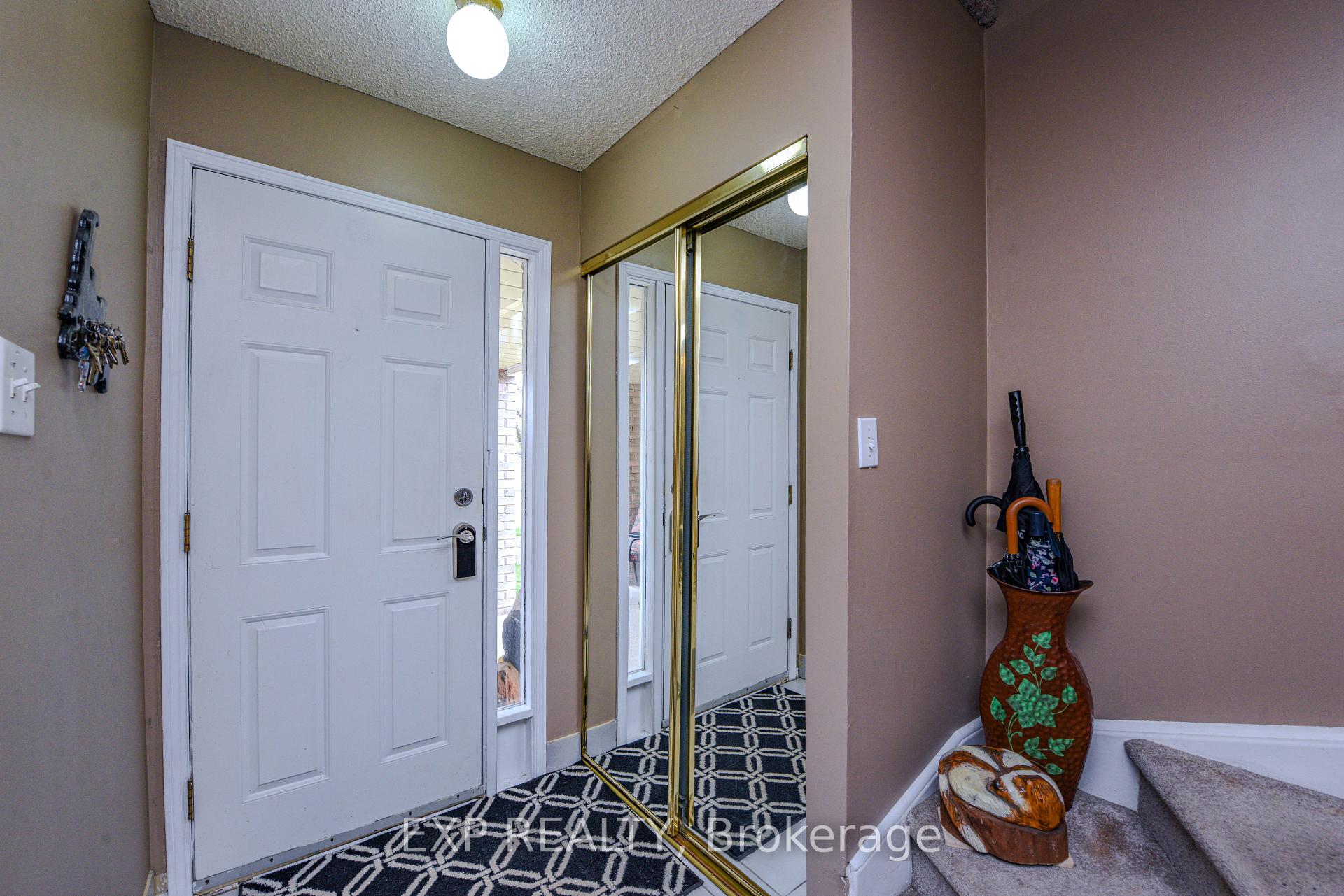Photo 4 of 23 Sandmere Avenue, Brampton, Heart Lake West — HOMEH