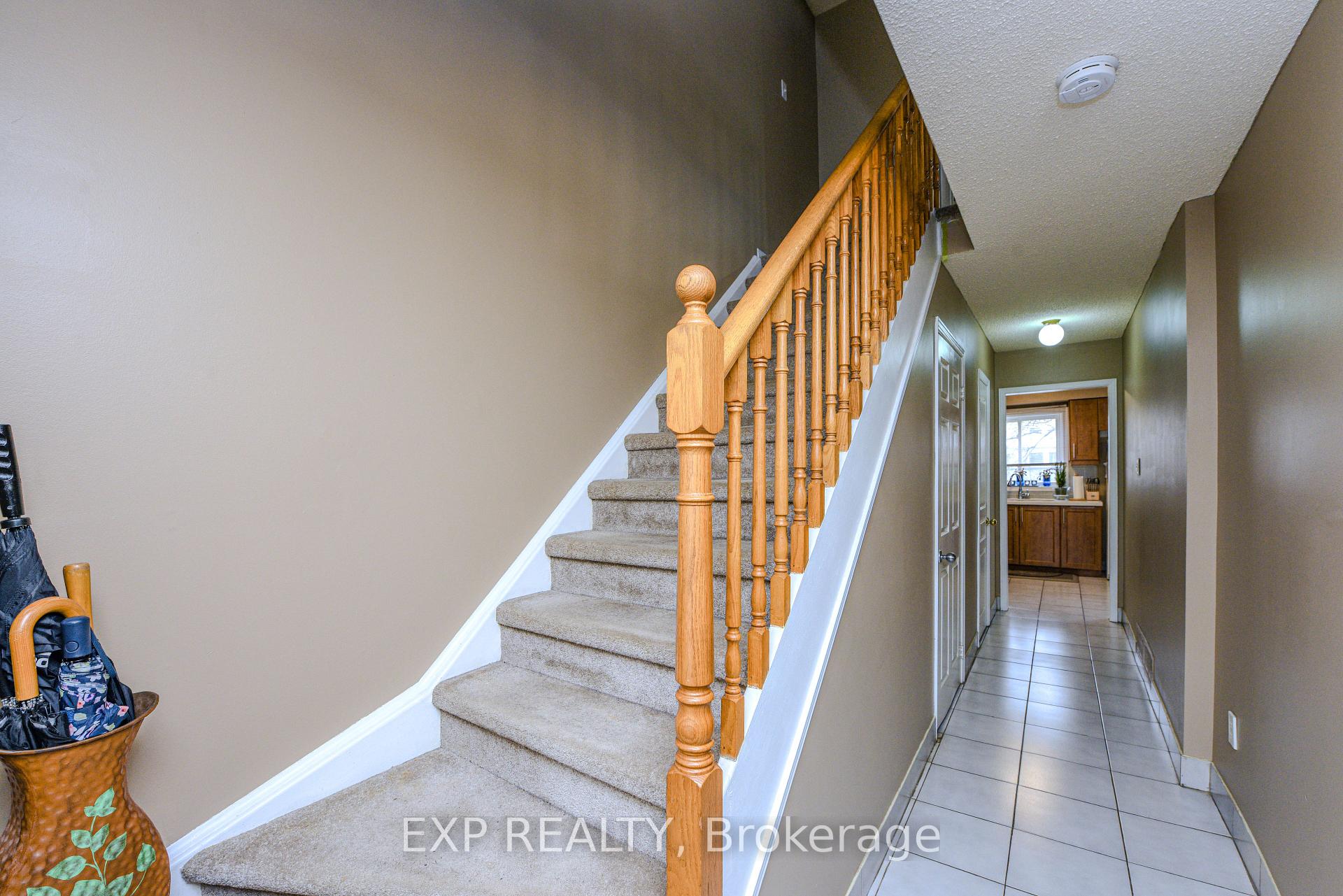 Photo 5 of 23 Sandmere Avenue, Brampton, Heart Lake West — HOMEH