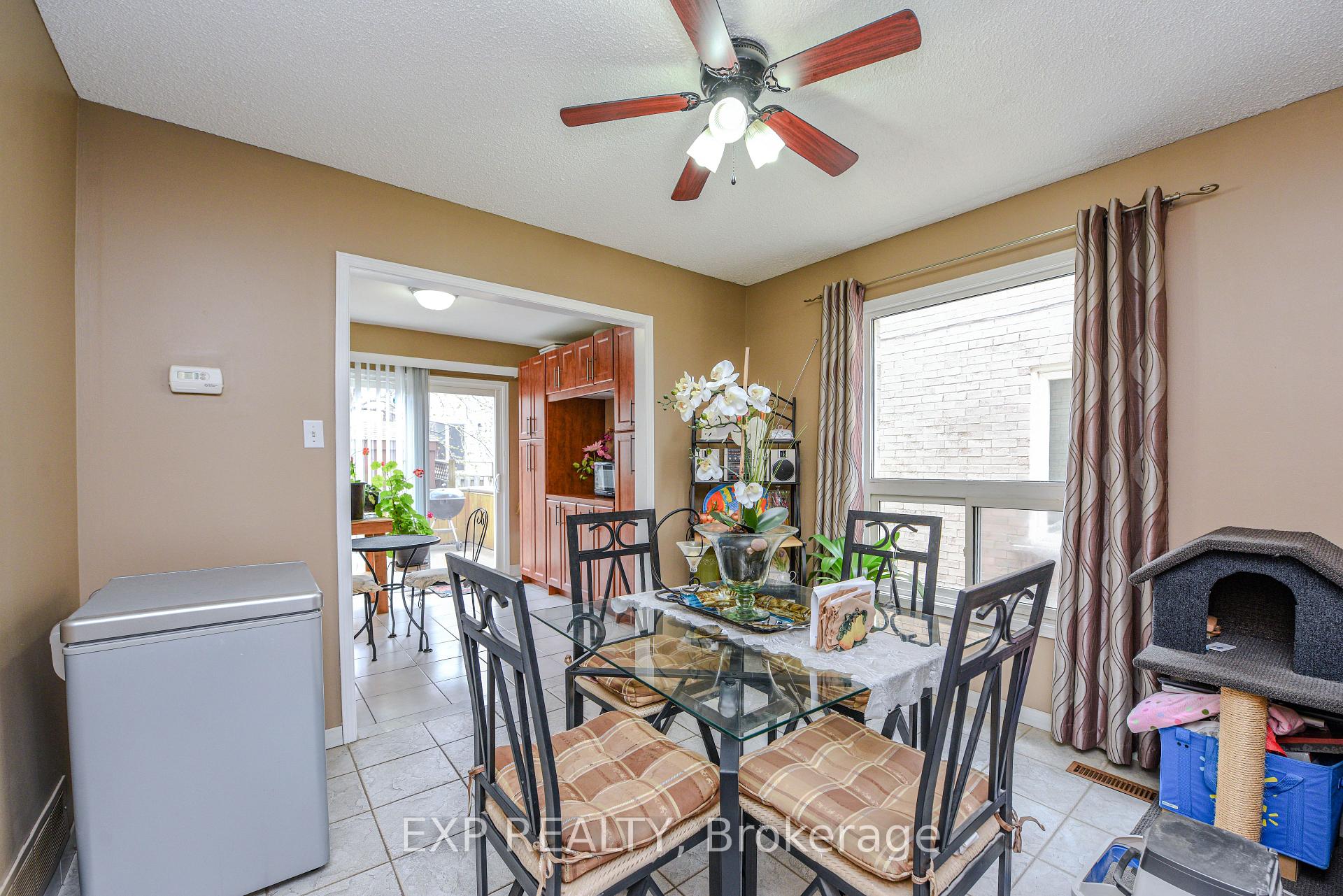 Photo 9 of 23 Sandmere Avenue, Brampton, Heart Lake West — HOMEH