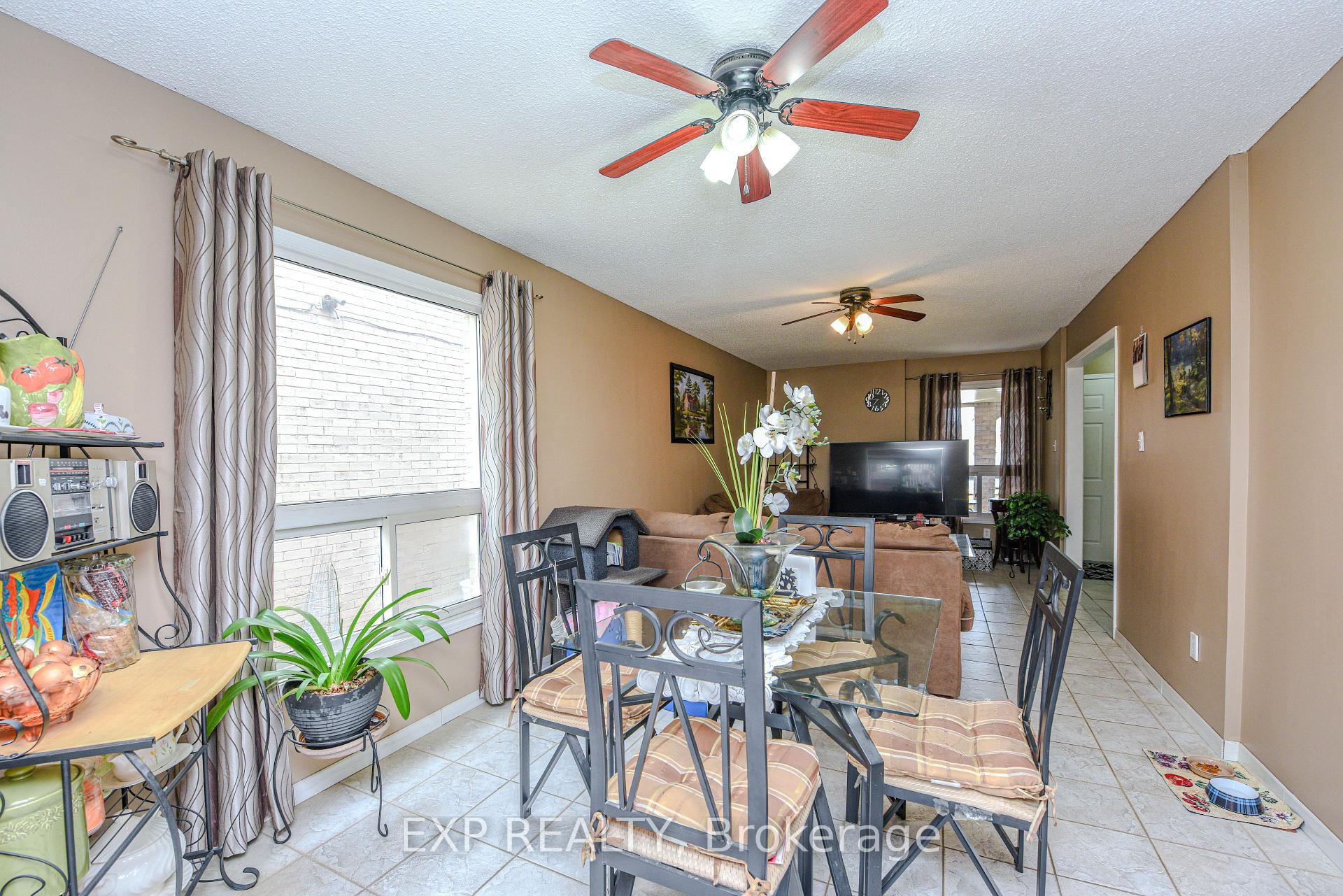 Photo 10 of 23 Sandmere Avenue, Brampton, Heart Lake West — HOMEH