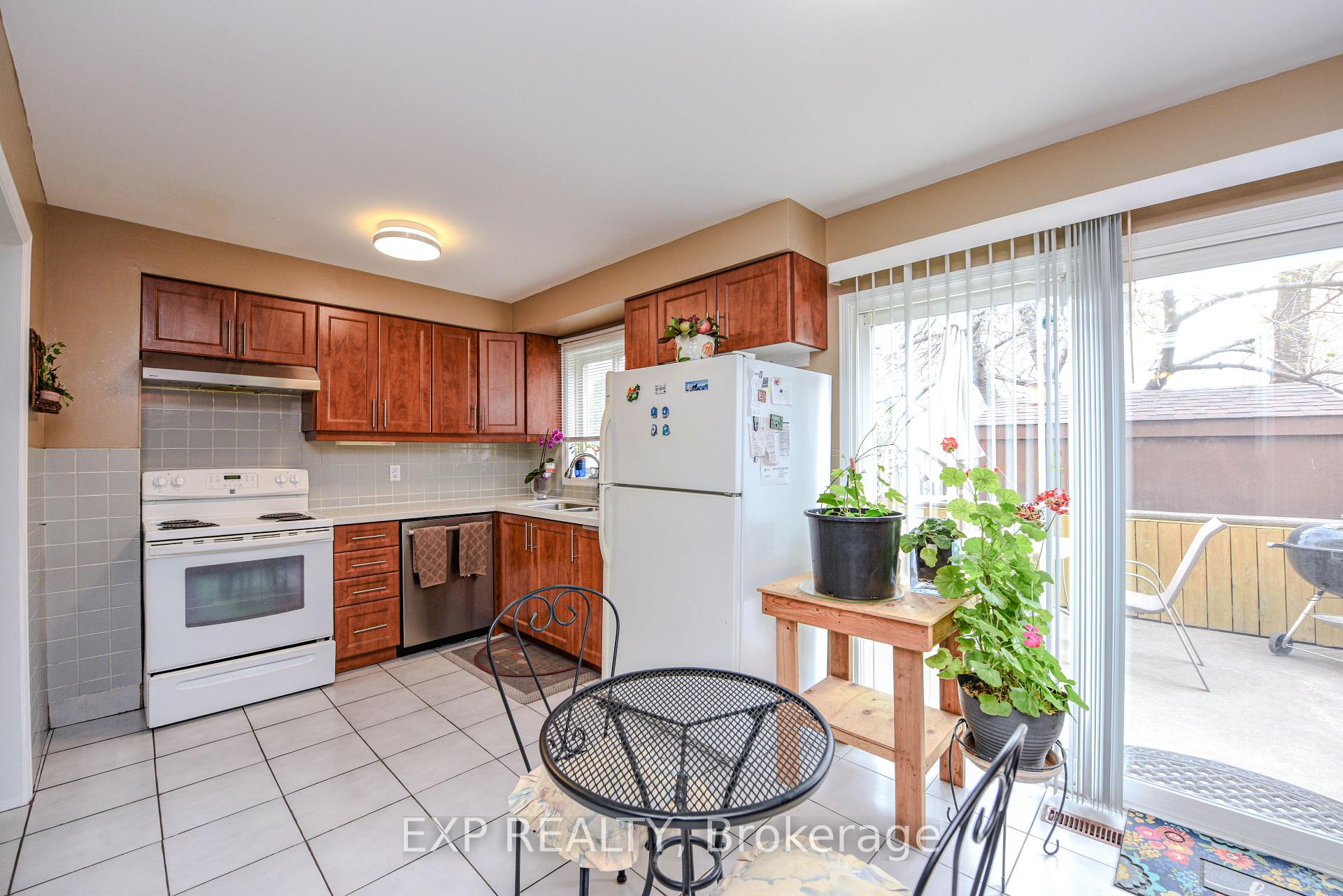Photo 12 of 23 Sandmere Avenue, Brampton, Heart Lake West — HOMEH