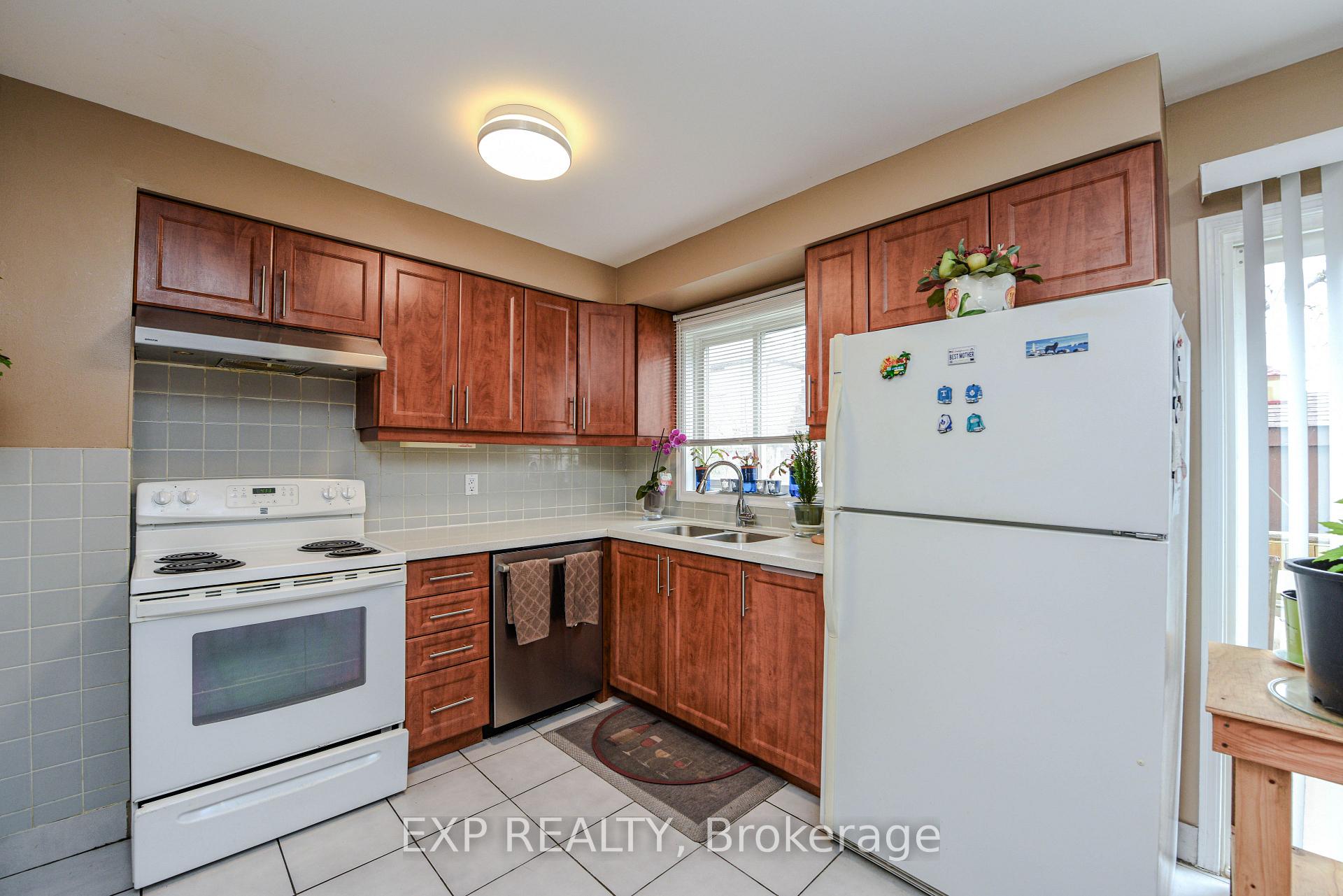 Photo 13 of 23 Sandmere Avenue, Brampton, Heart Lake West — HOMEH