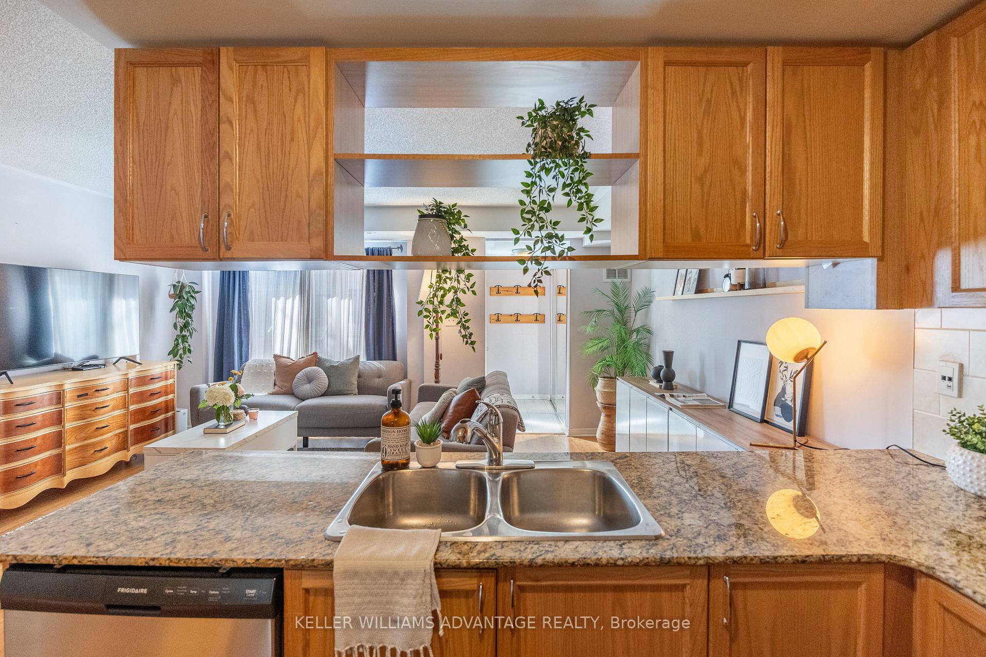 Photo 14 of 33 Florence Wyle Lane, Toronto, South Riverdale — HOMEH