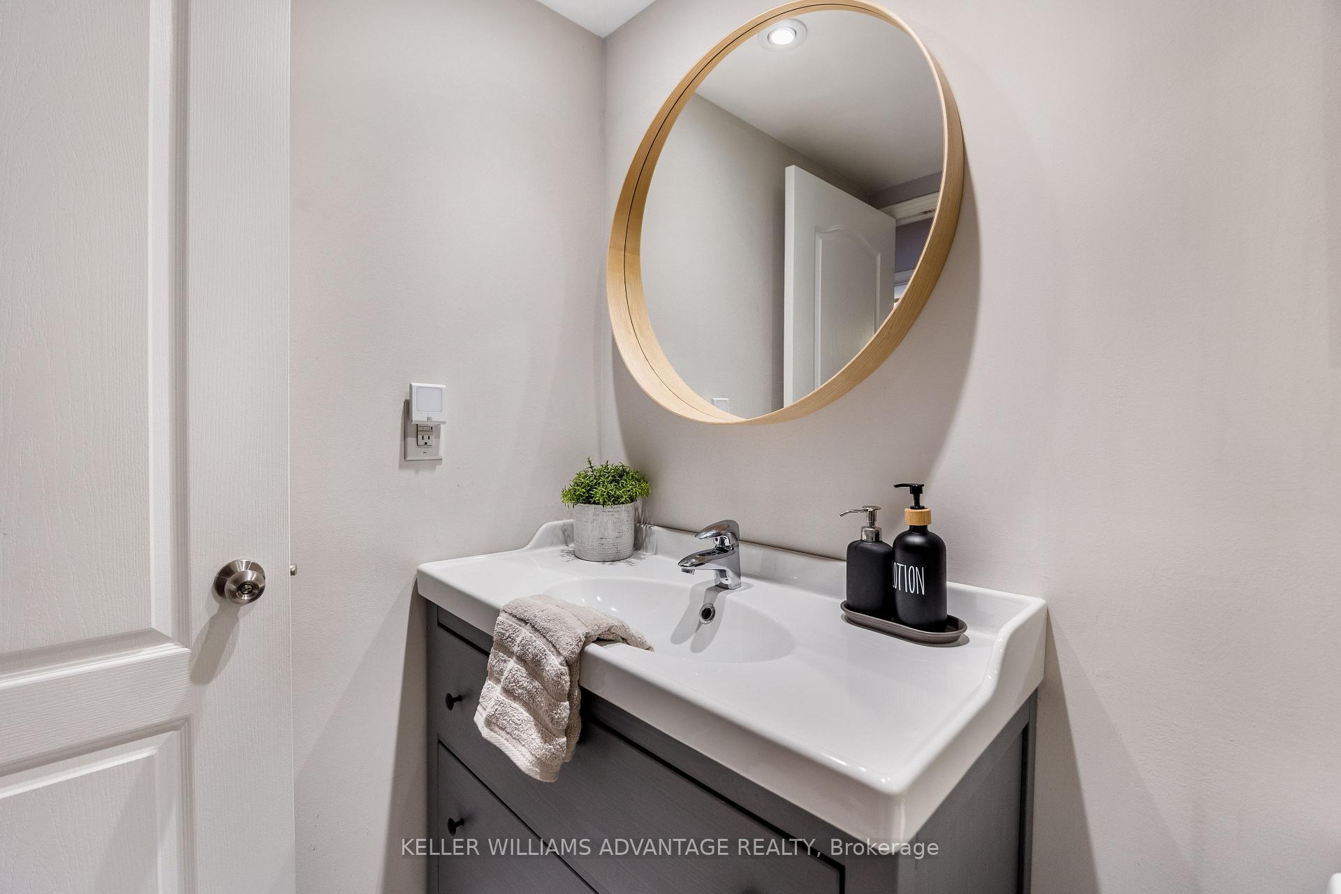 Photo 24 of 33 Florence Wyle Lane, Toronto, South Riverdale — HOMEH