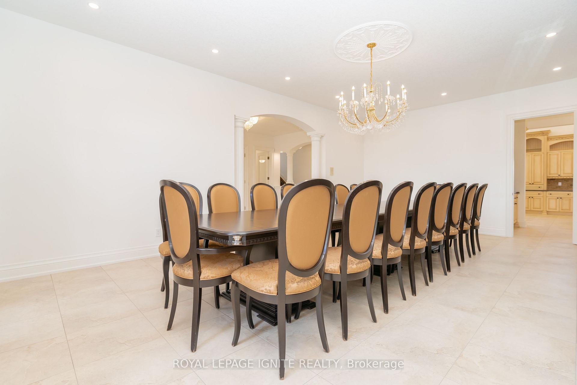 Photo 2 of 10 Everglade Drive, Brampton, Toronto Gore Rural Estate — HOMEH