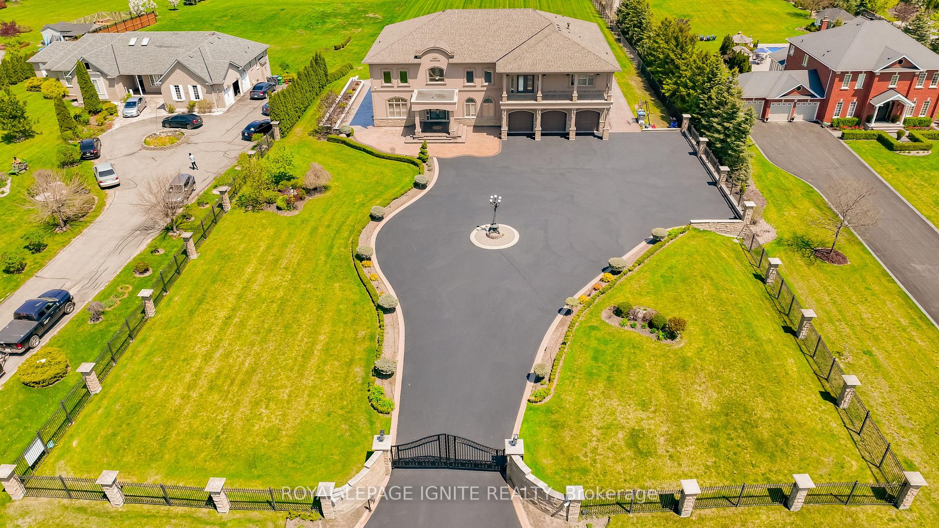 Photo 5 of 10 Everglade Drive, Brampton, Toronto Gore Rural Estate — HOMEH