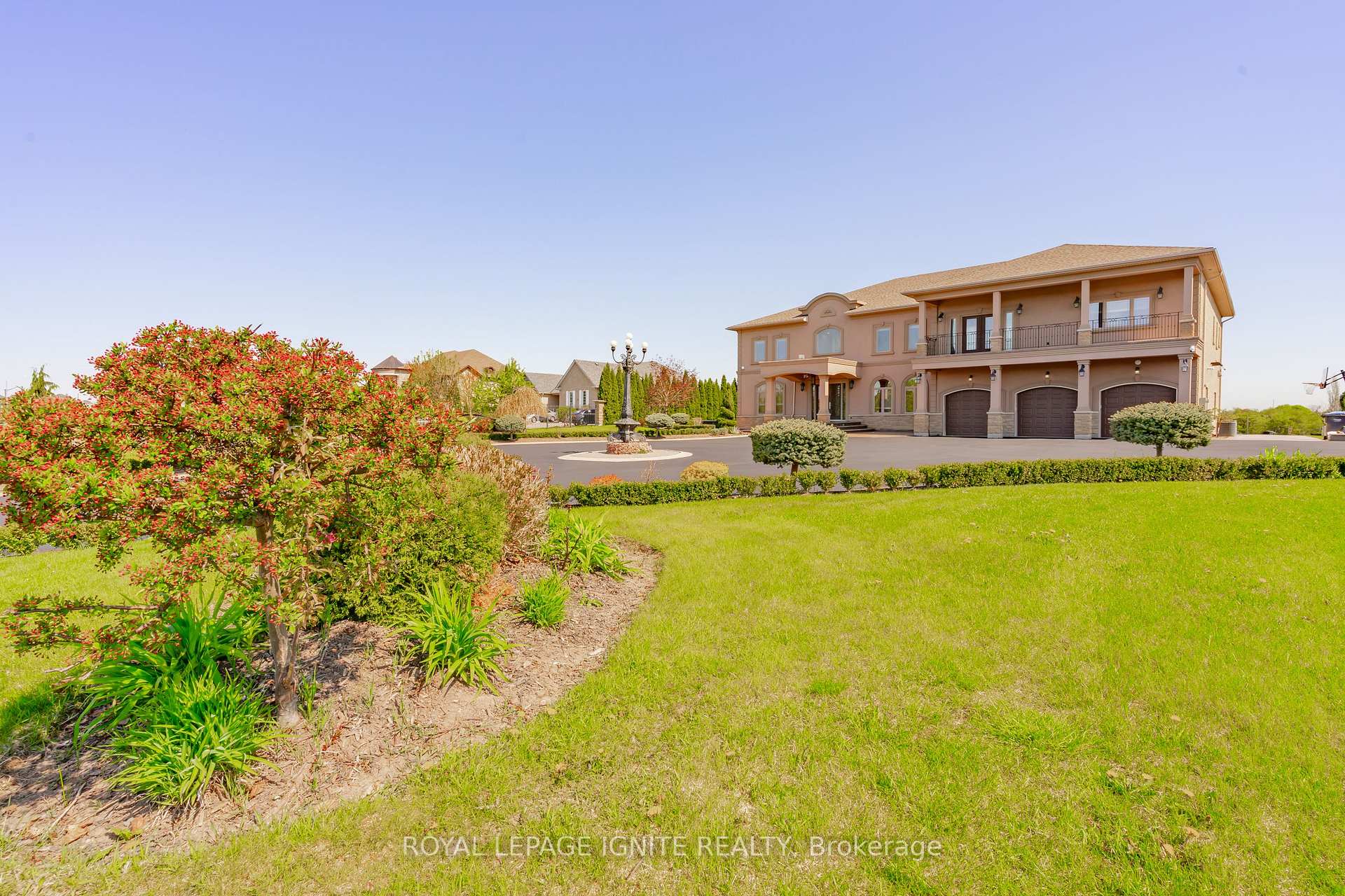 Photo 6 of 10 Everglade Drive, Brampton, Toronto Gore Rural Estate — HOMEH