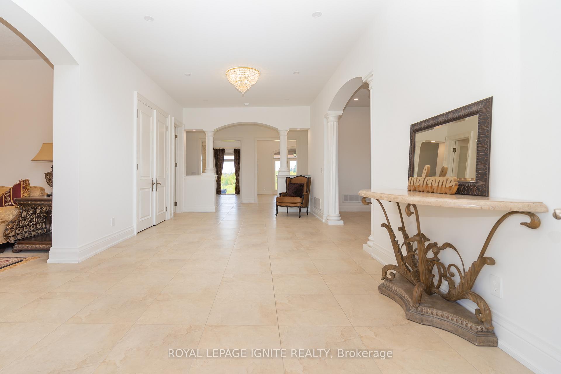 Photo 8 of 10 Everglade Drive, Brampton, Toronto Gore Rural Estate — HOMEH