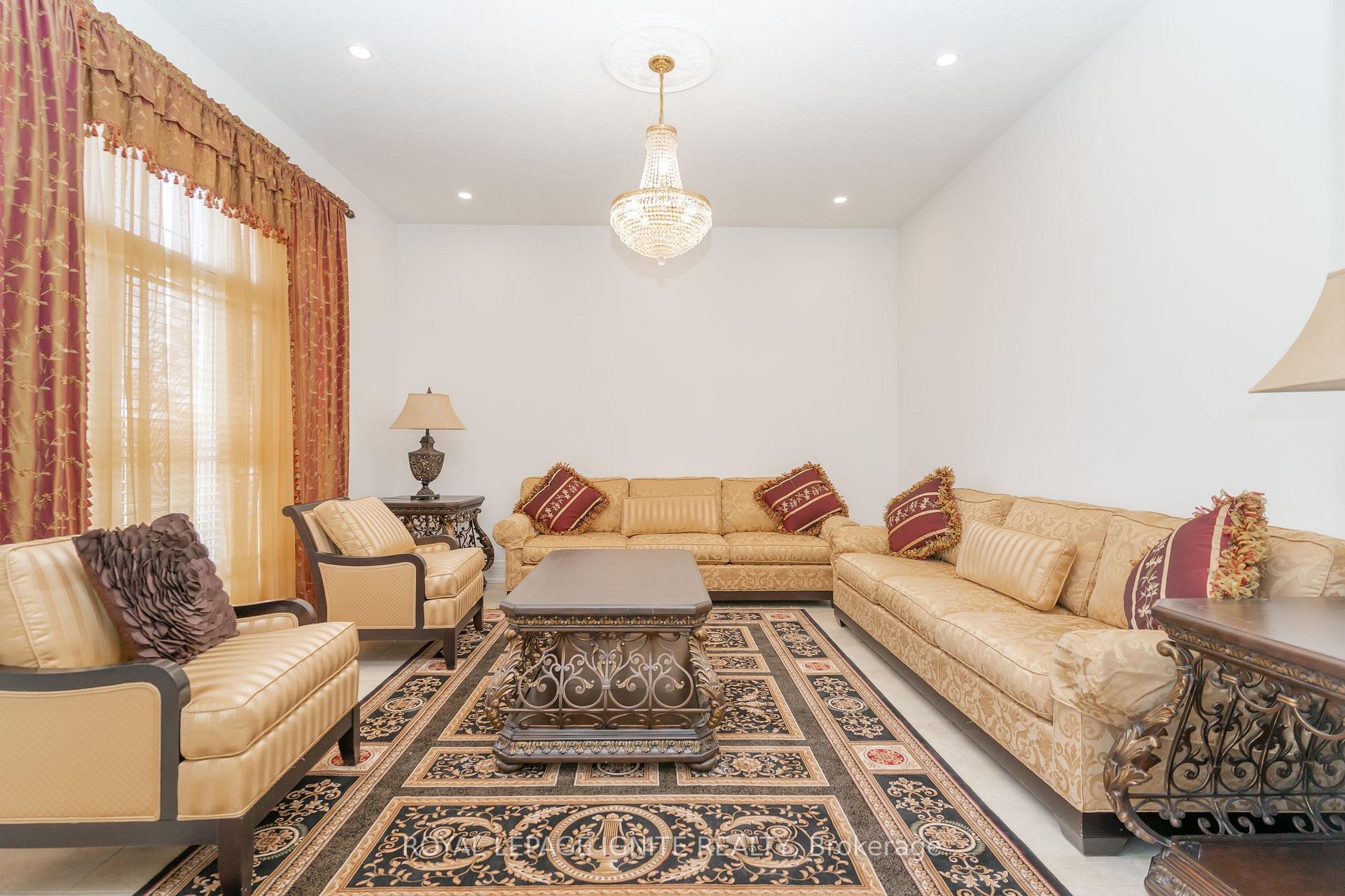 Photo 10 of 10 Everglade Drive, Brampton, Toronto Gore Rural Estate — HOMEH