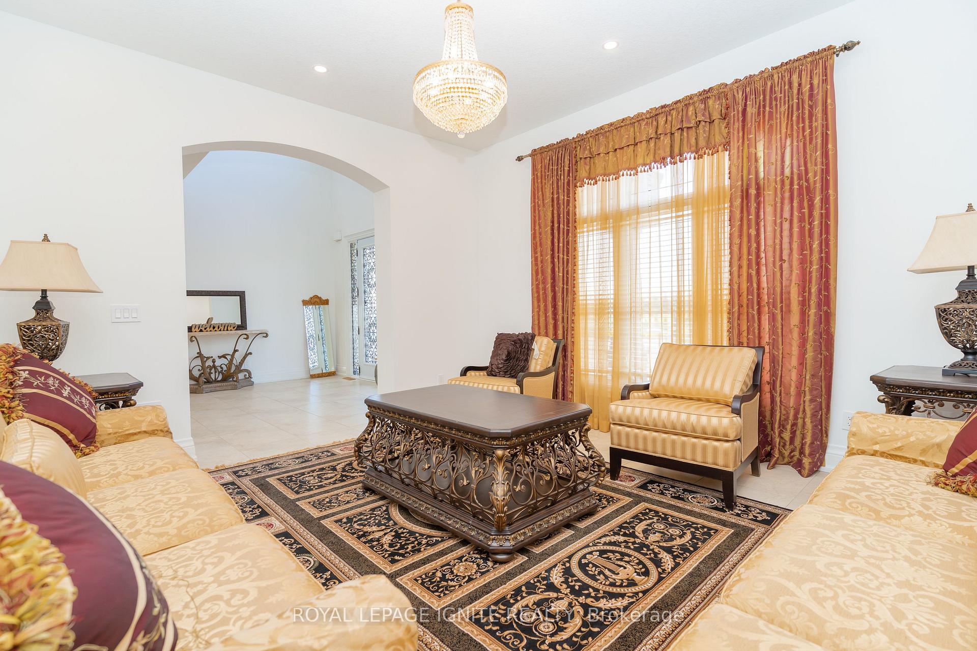 Photo 11 of 10 Everglade Drive, Brampton, Toronto Gore Rural Estate — HOMEH