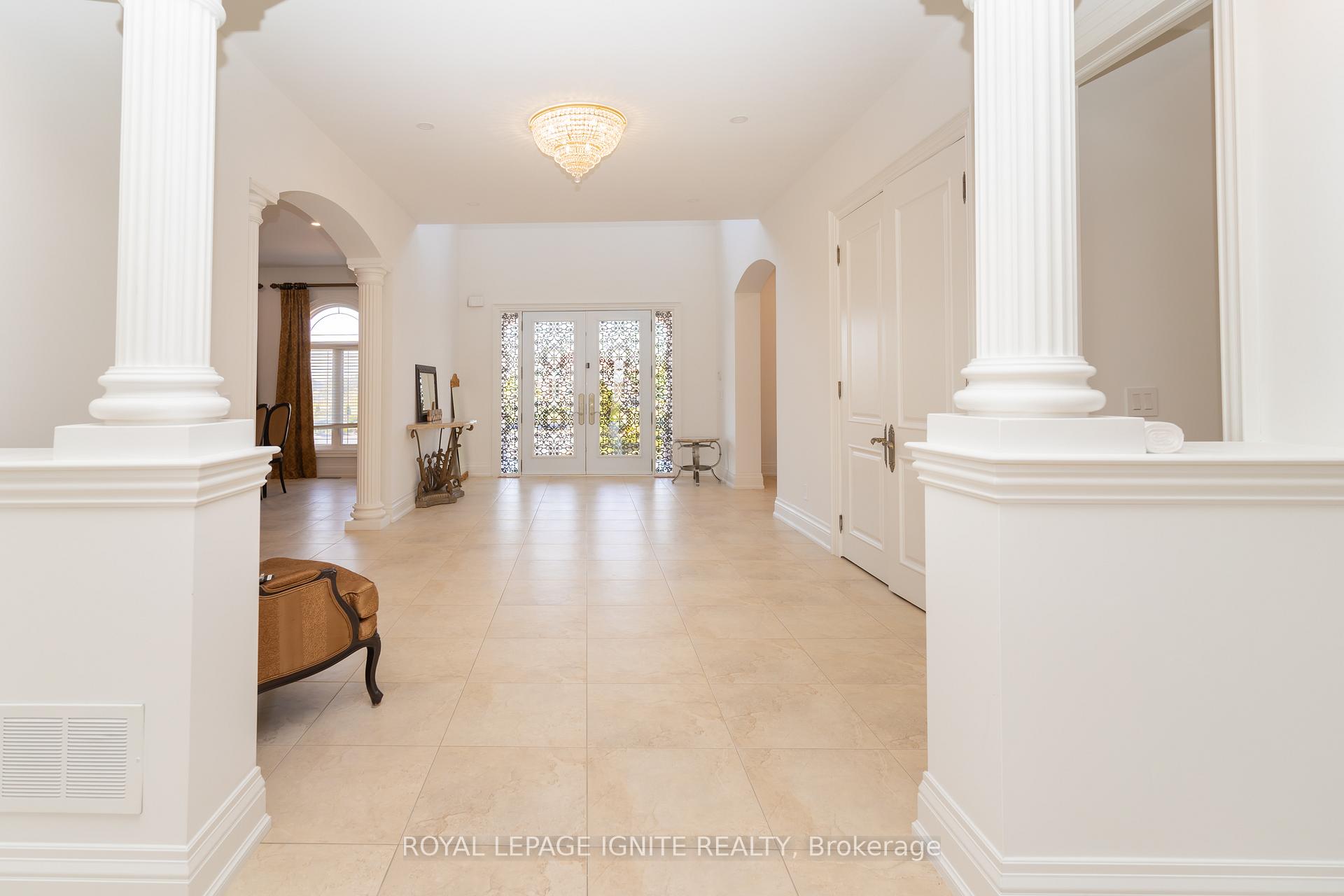 Photo 12 of 10 Everglade Drive, Brampton, Toronto Gore Rural Estate — HOMEH