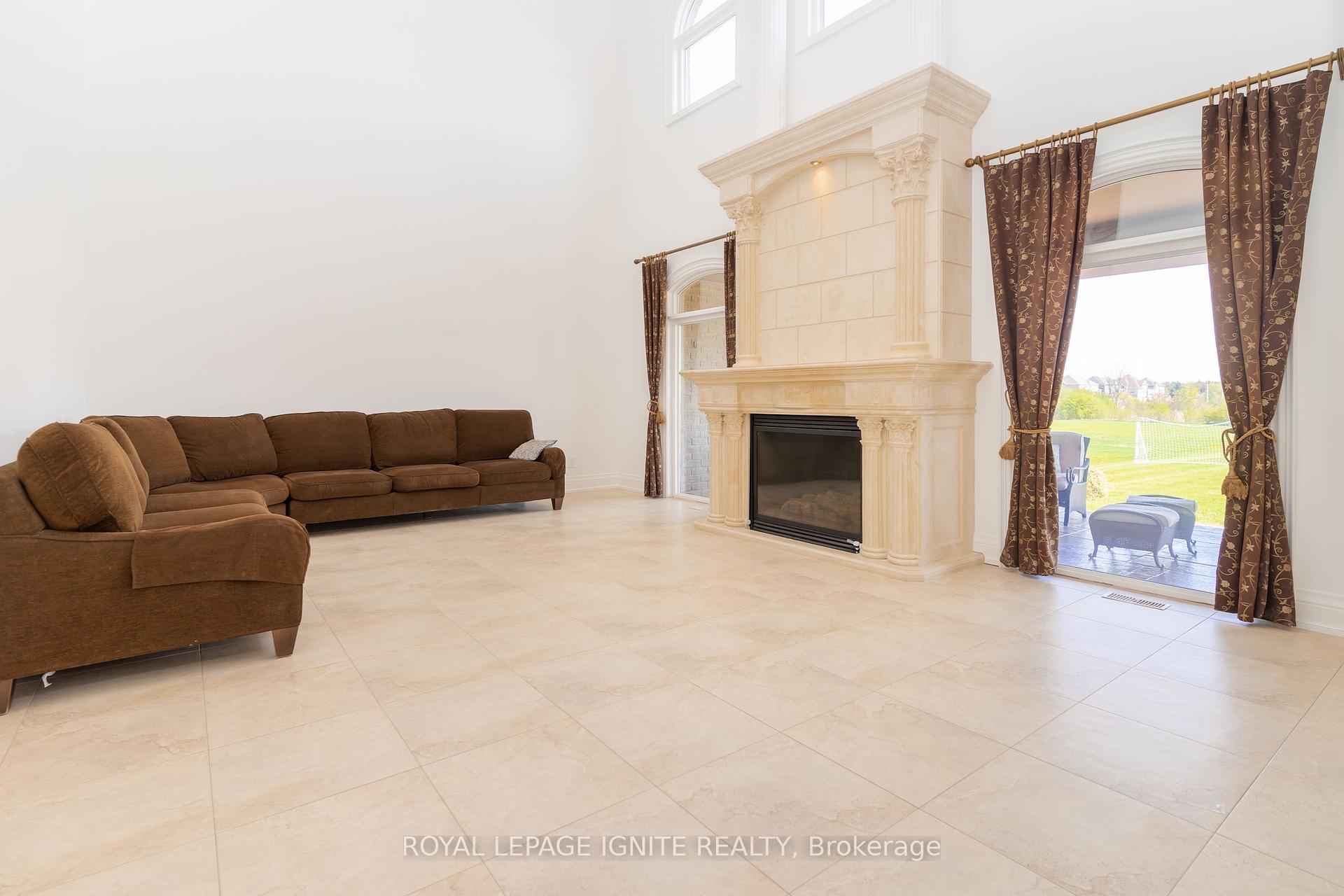 Photo 13 of 10 Everglade Drive, Brampton, Toronto Gore Rural Estate — HOMEH