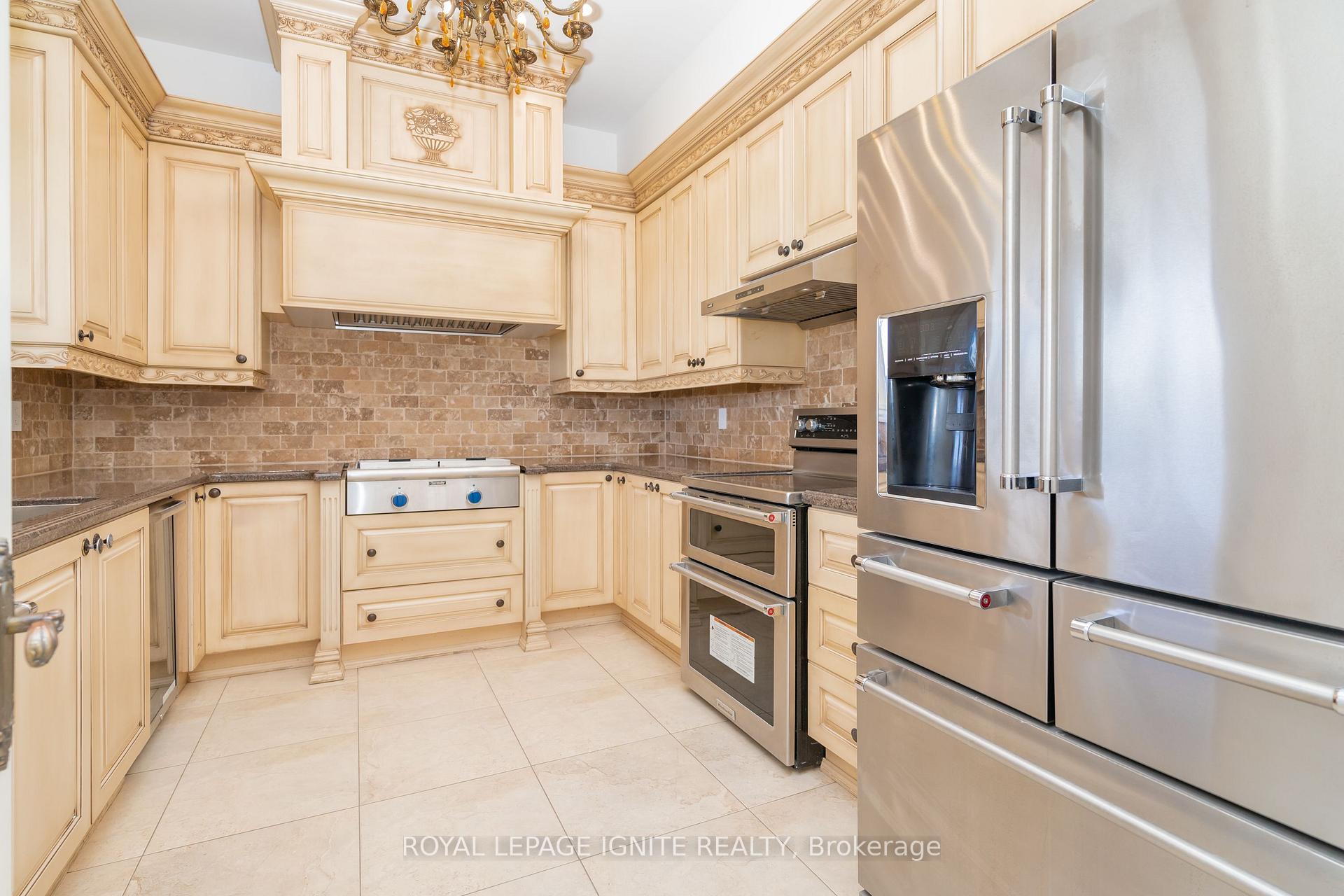 Photo 17 of 10 Everglade Drive, Brampton, Toronto Gore Rural Estate — HOMEH