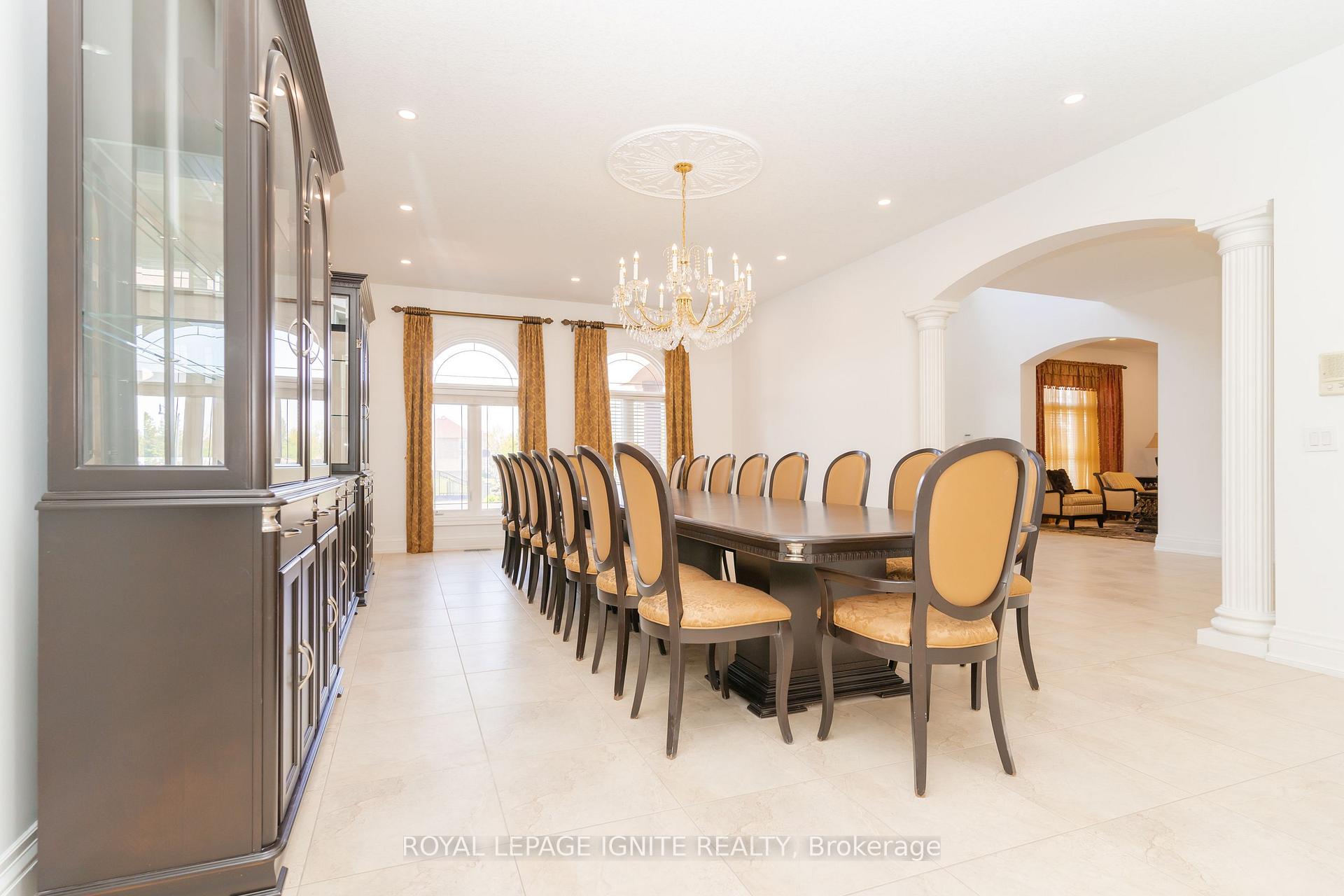 Photo 18 of 10 Everglade Drive, Brampton, Toronto Gore Rural Estate — HOMEH