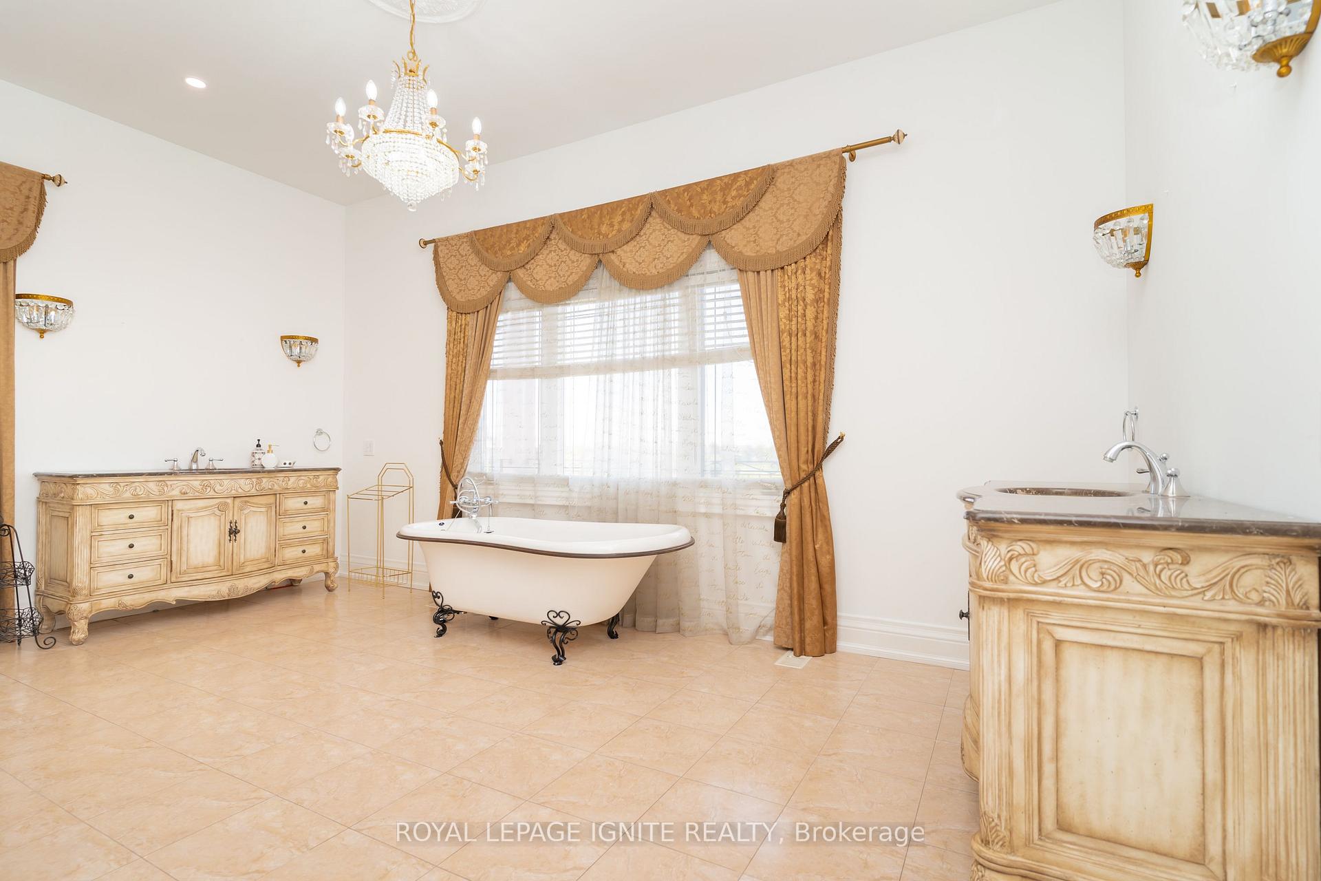 Photo 31 of 10 Everglade Drive, Brampton, Toronto Gore Rural Estate — HOMEH