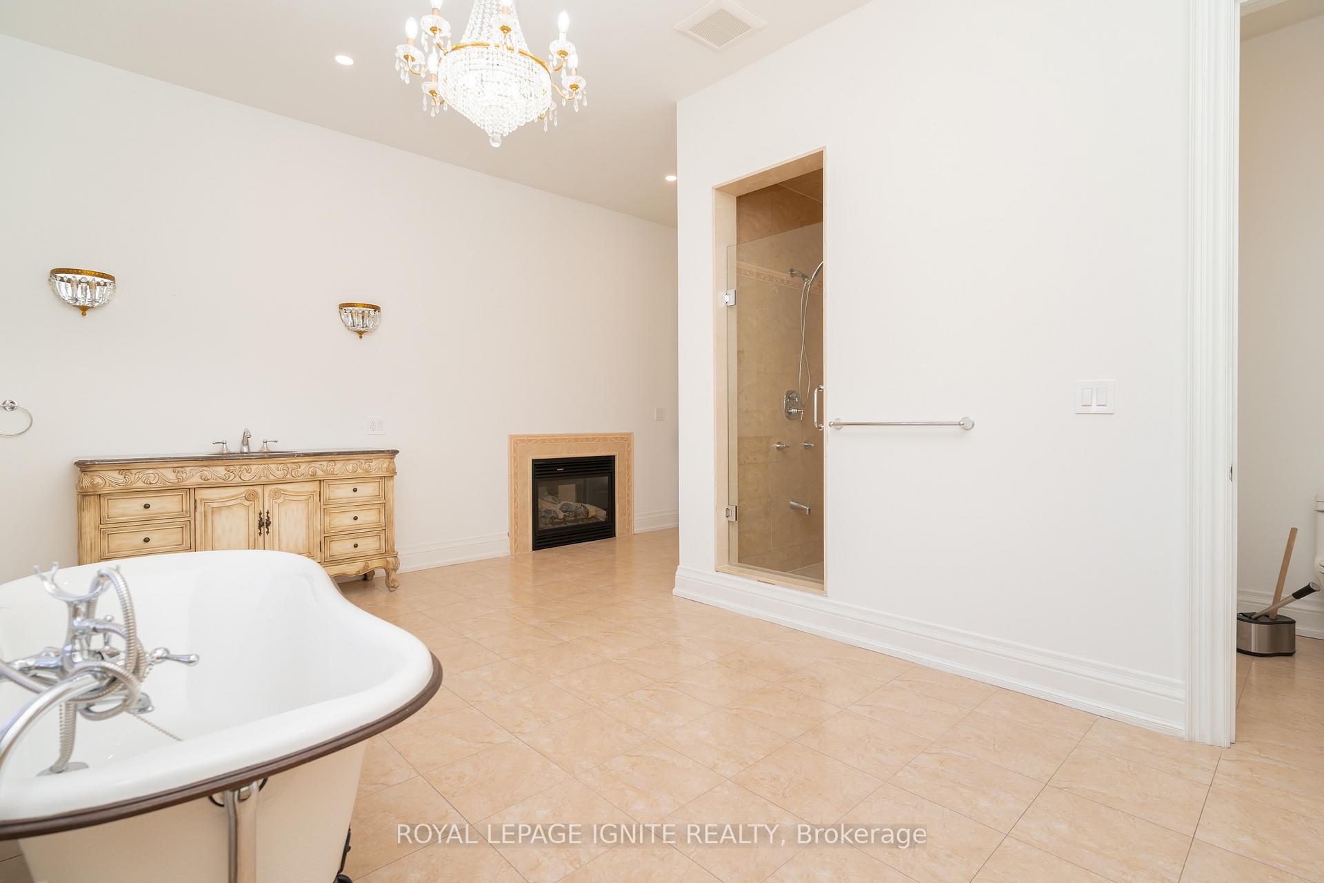 Photo 32 of 10 Everglade Drive, Brampton, Toronto Gore Rural Estate — HOMEH