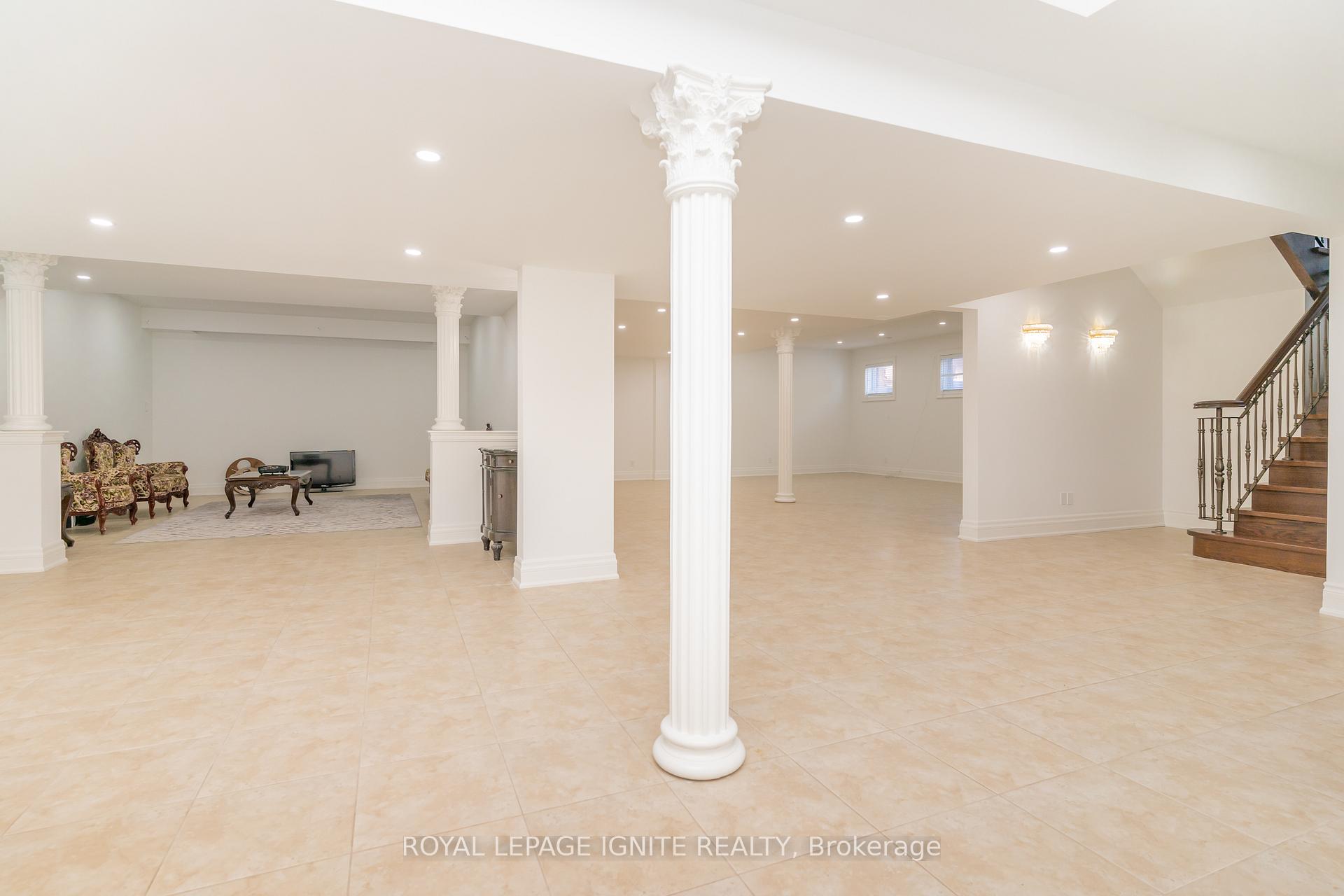Photo 40 of 10 Everglade Drive, Brampton, Toronto Gore Rural Estate — HOMEH