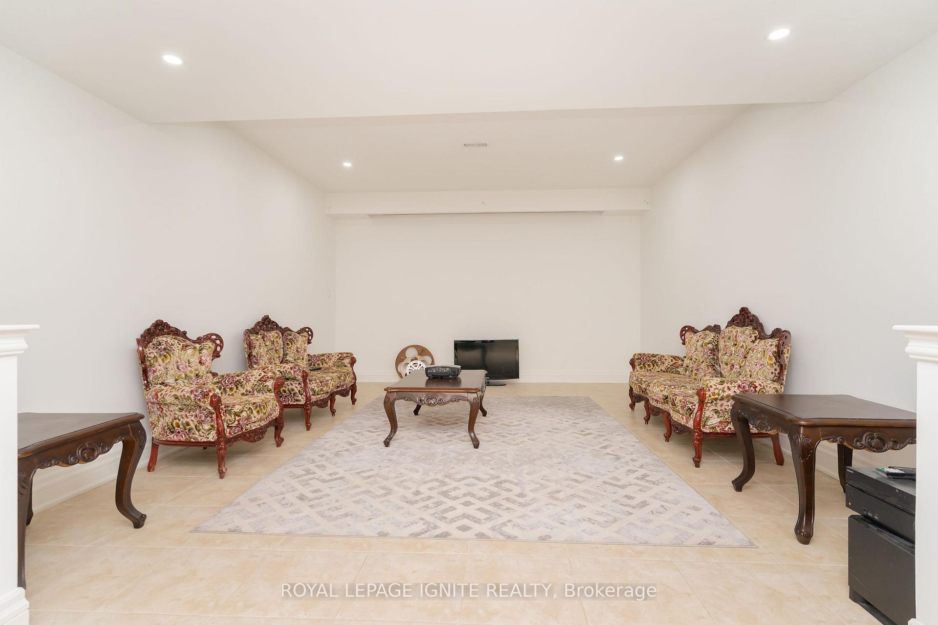 Photo 41 of 10 Everglade Drive, Brampton, Toronto Gore Rural Estate — HOMEH