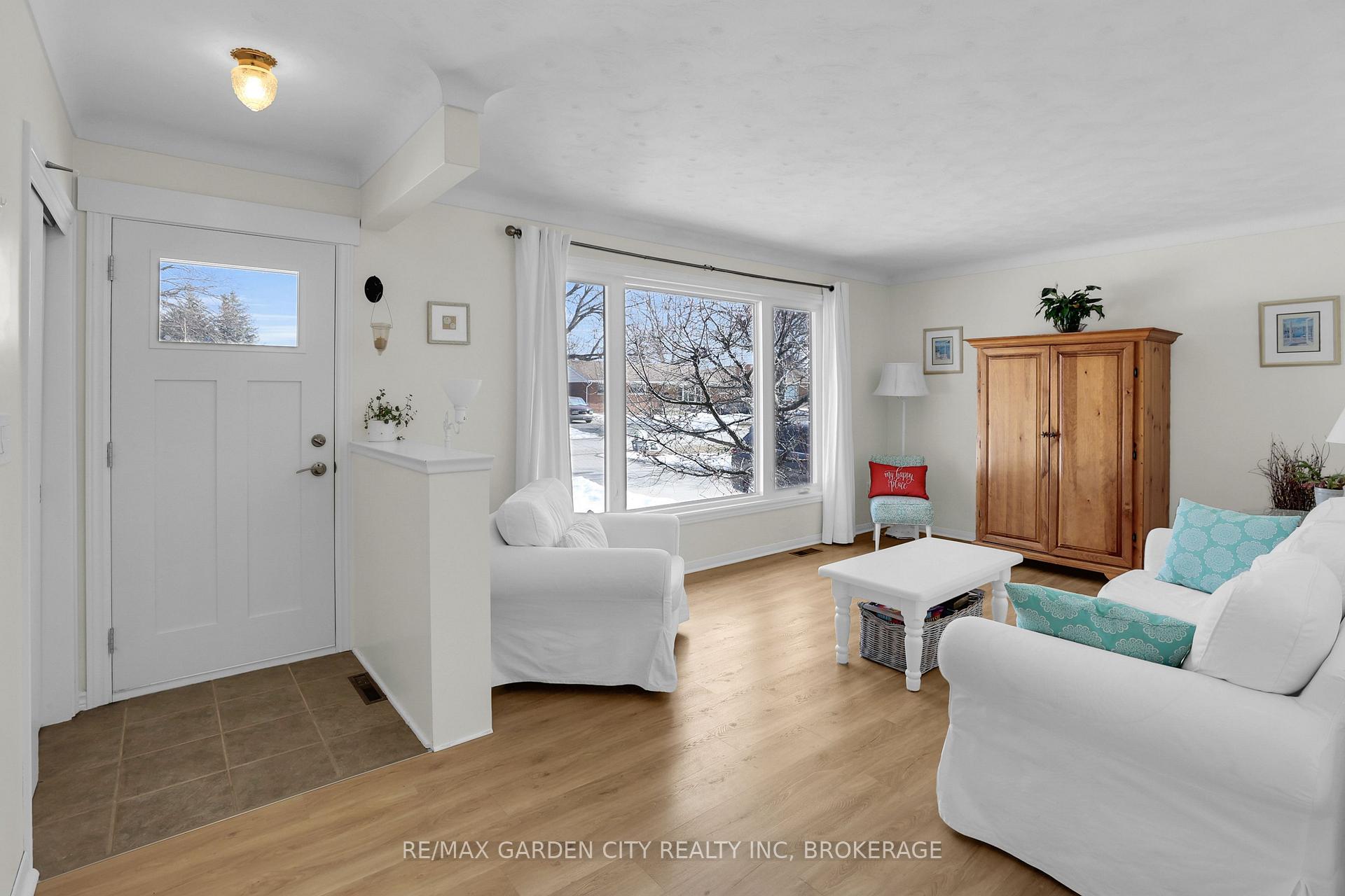 Photo 3 of 41 Howard Avenue, St. Catharines, Lakeport — HOMEH